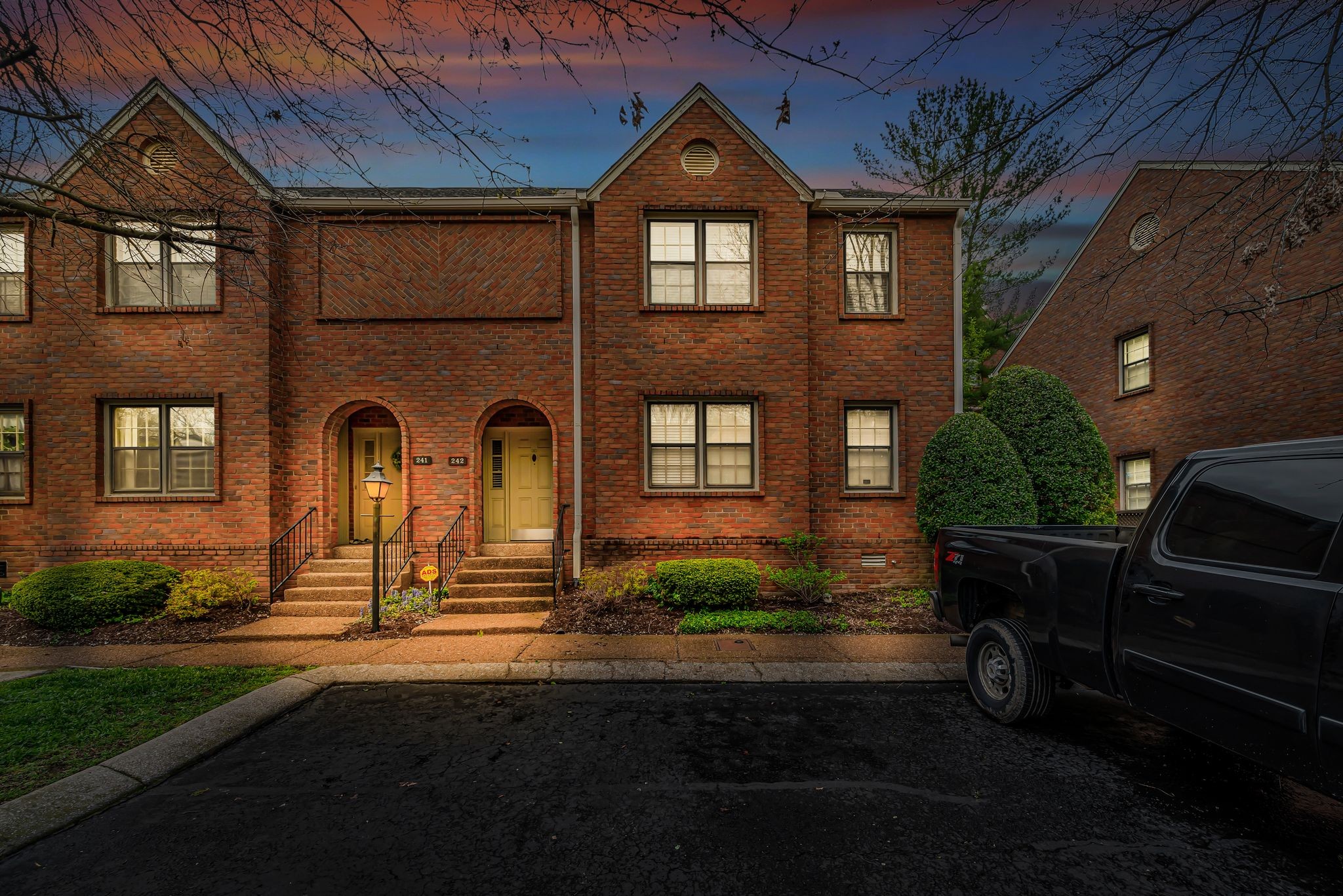 242 Westchase Dr