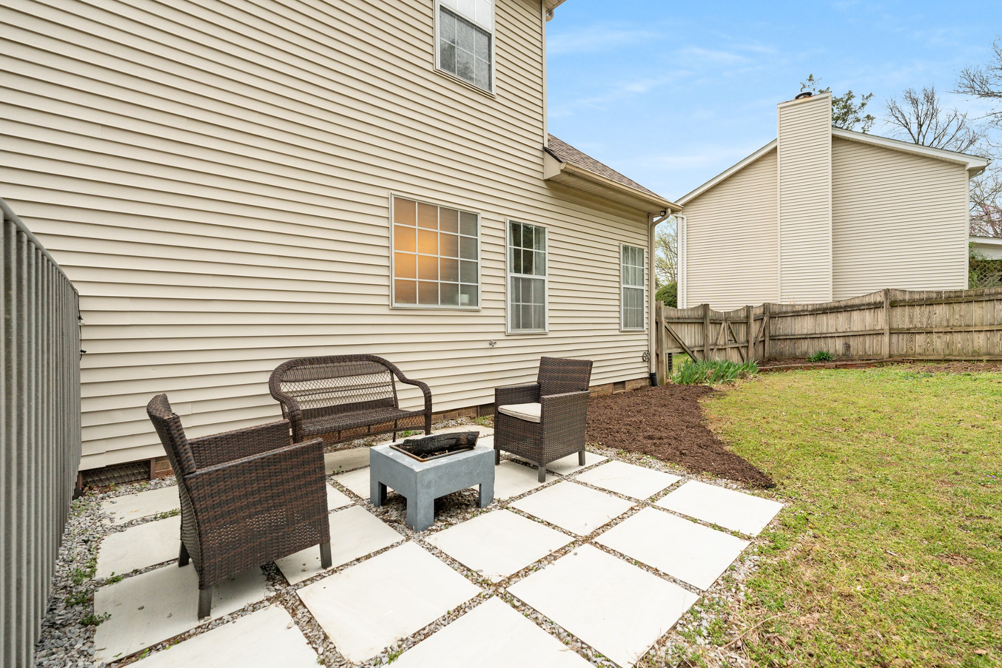 105 Walking Horse Ct