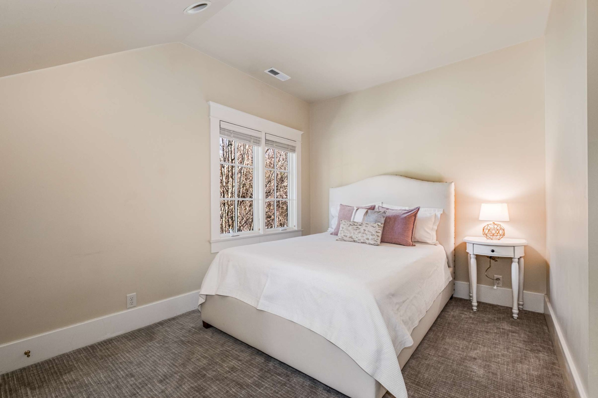 216 Lynnwood Blvd