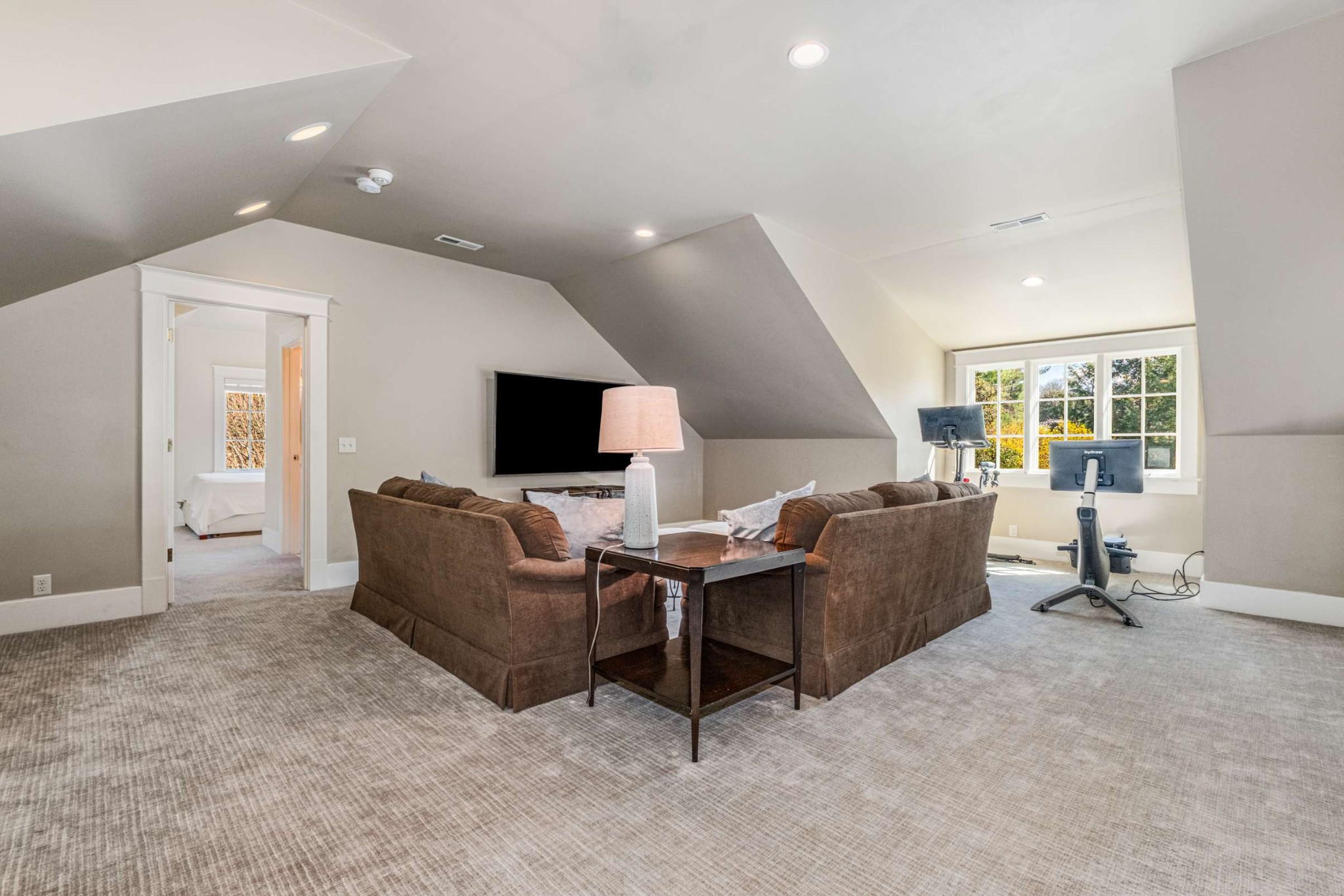 216 Lynnwood Blvd