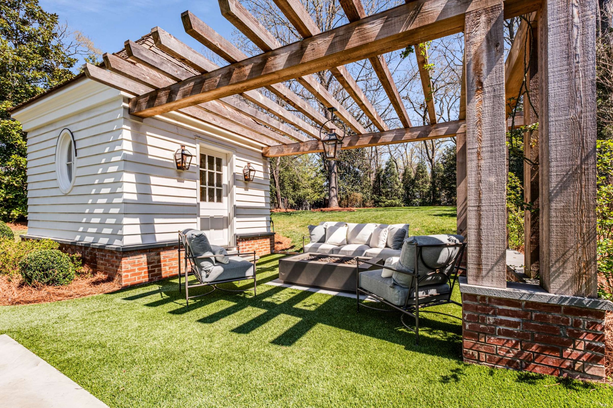 216 Lynnwood Blvd