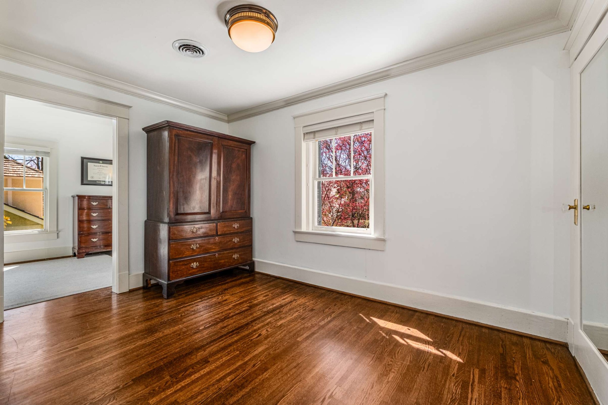 216 Lynnwood Blvd
