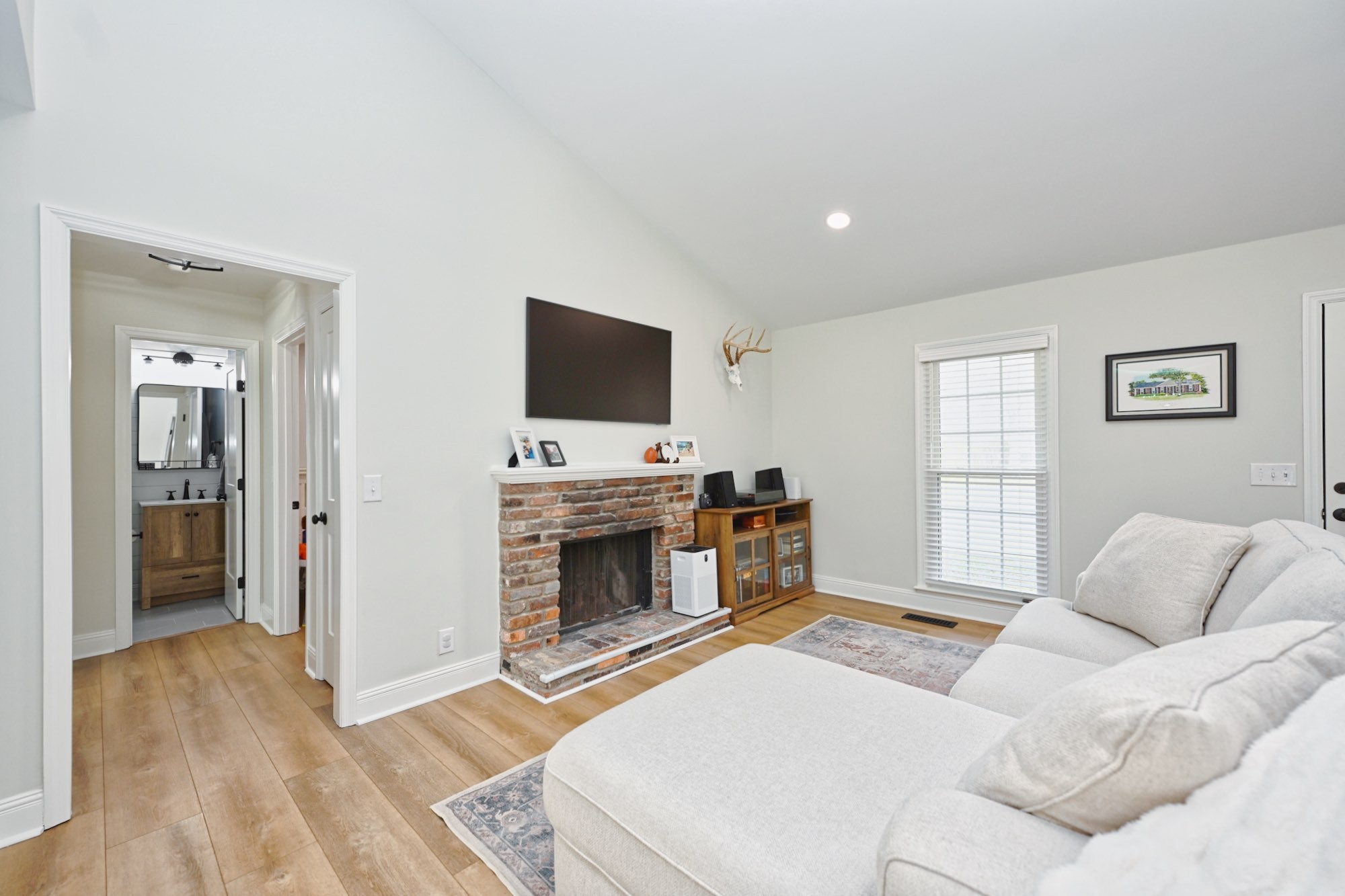 1104 Blythe Ct, E