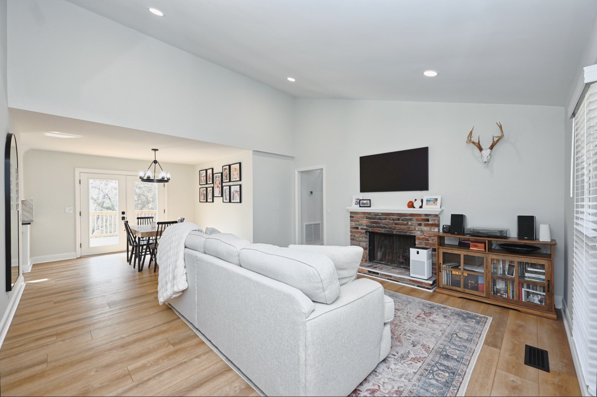 1104 Blythe Ct, E