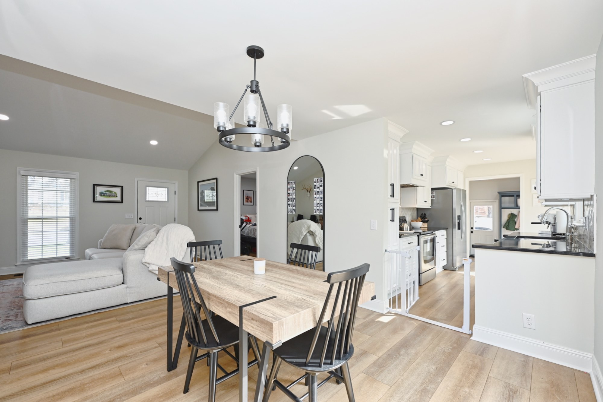 1104 Blythe Ct, E