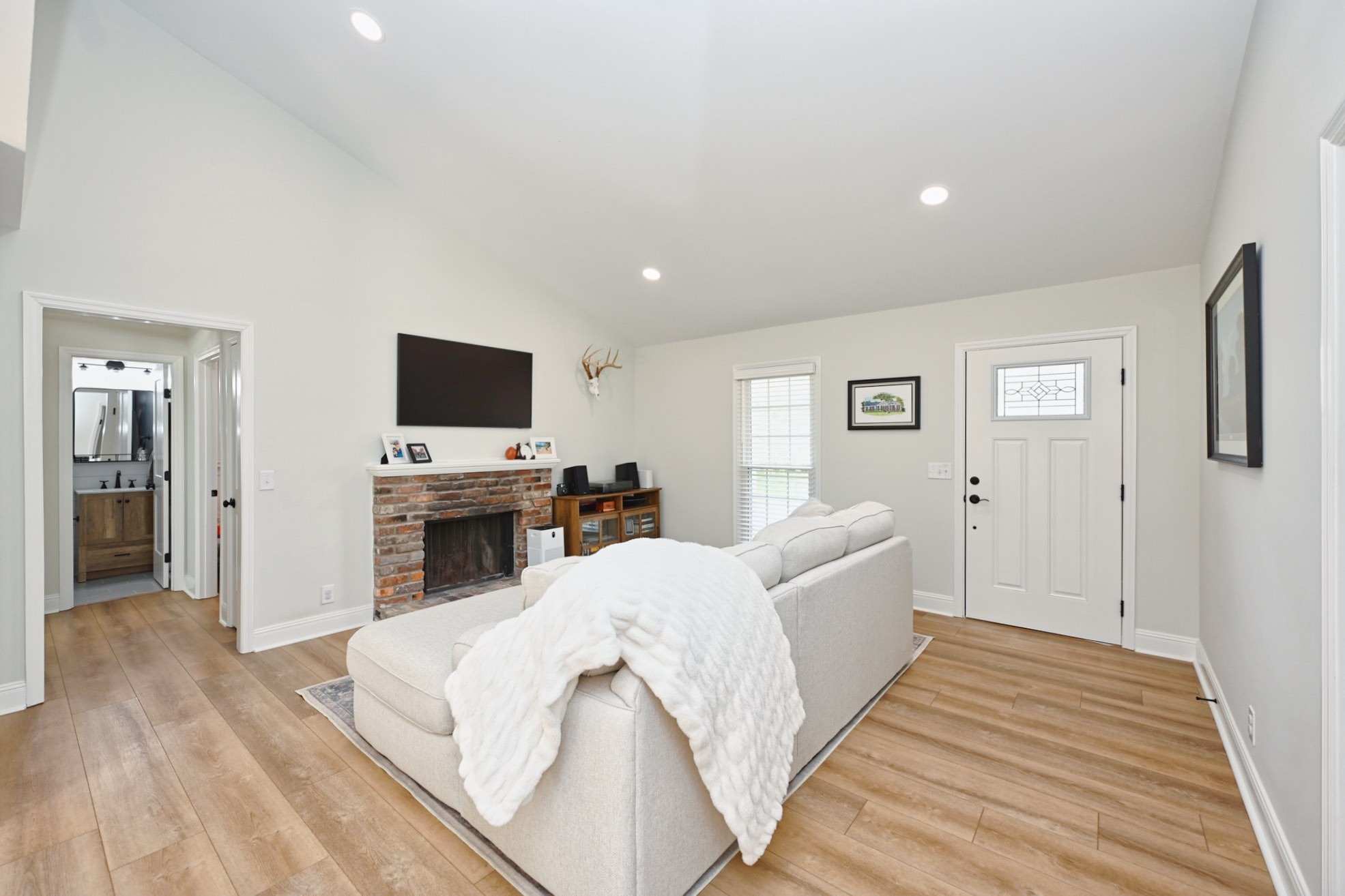 1104 Blythe Ct, E