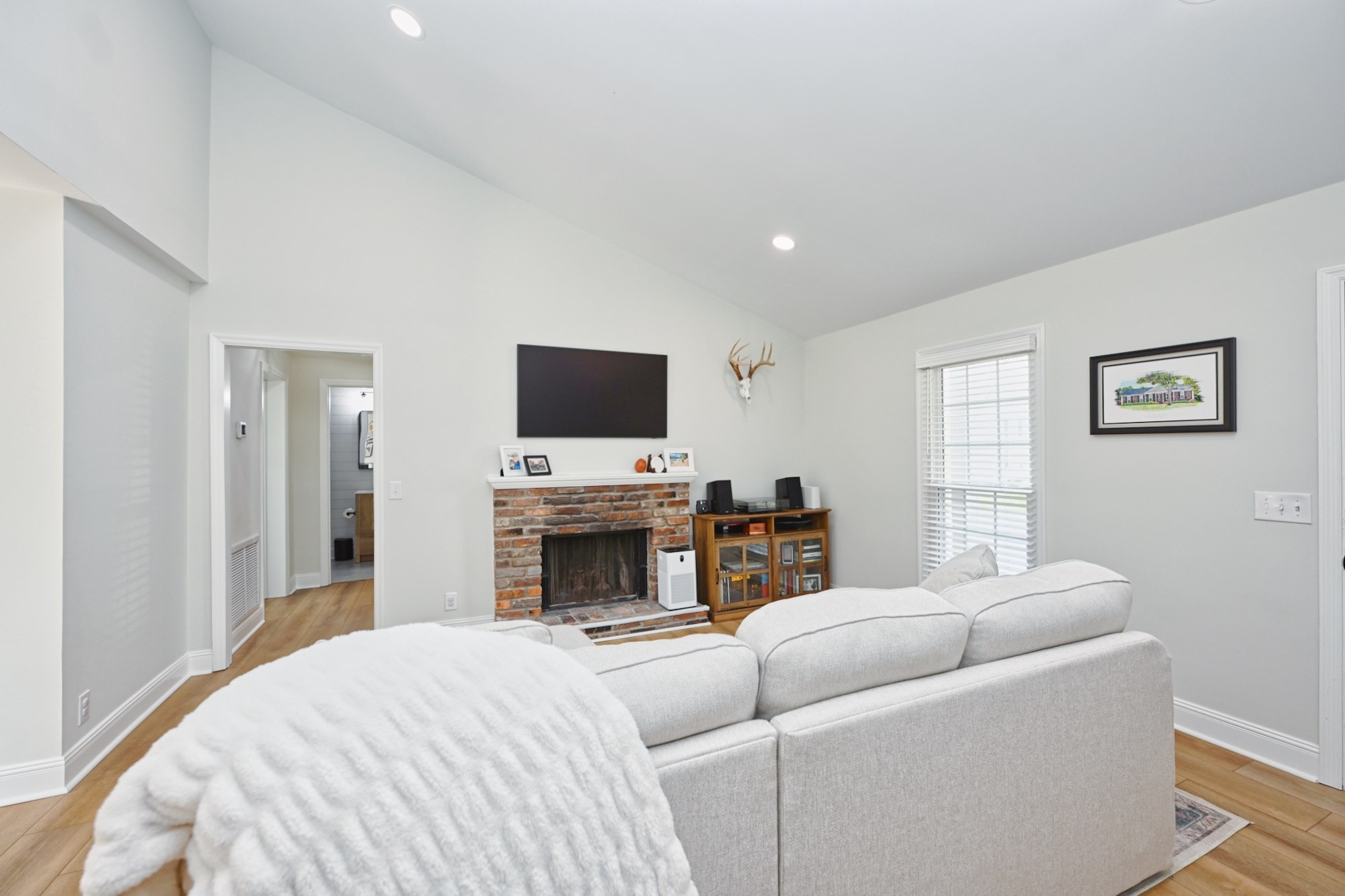 1104 Blythe Ct, E