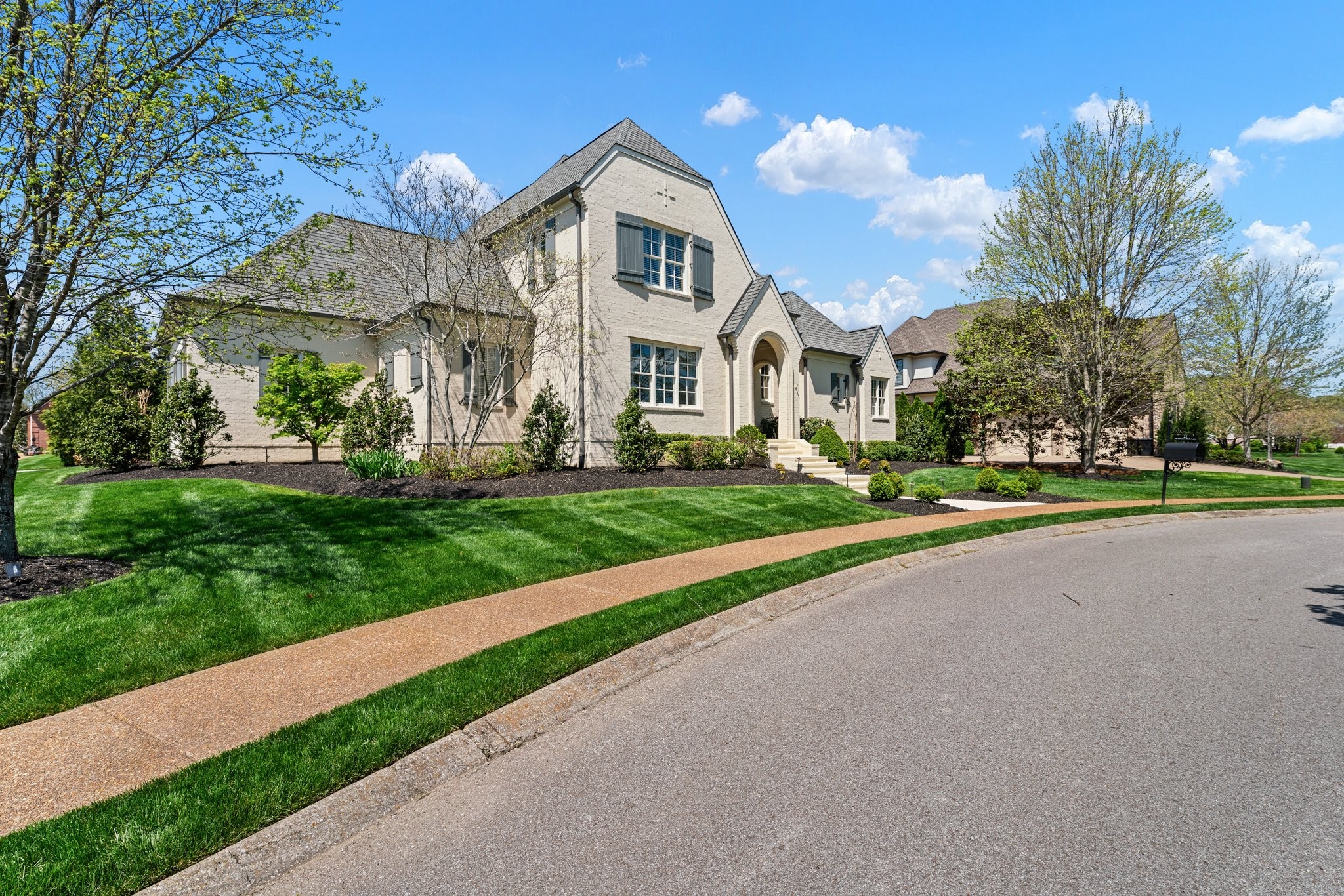 22 Middleton Park Ln