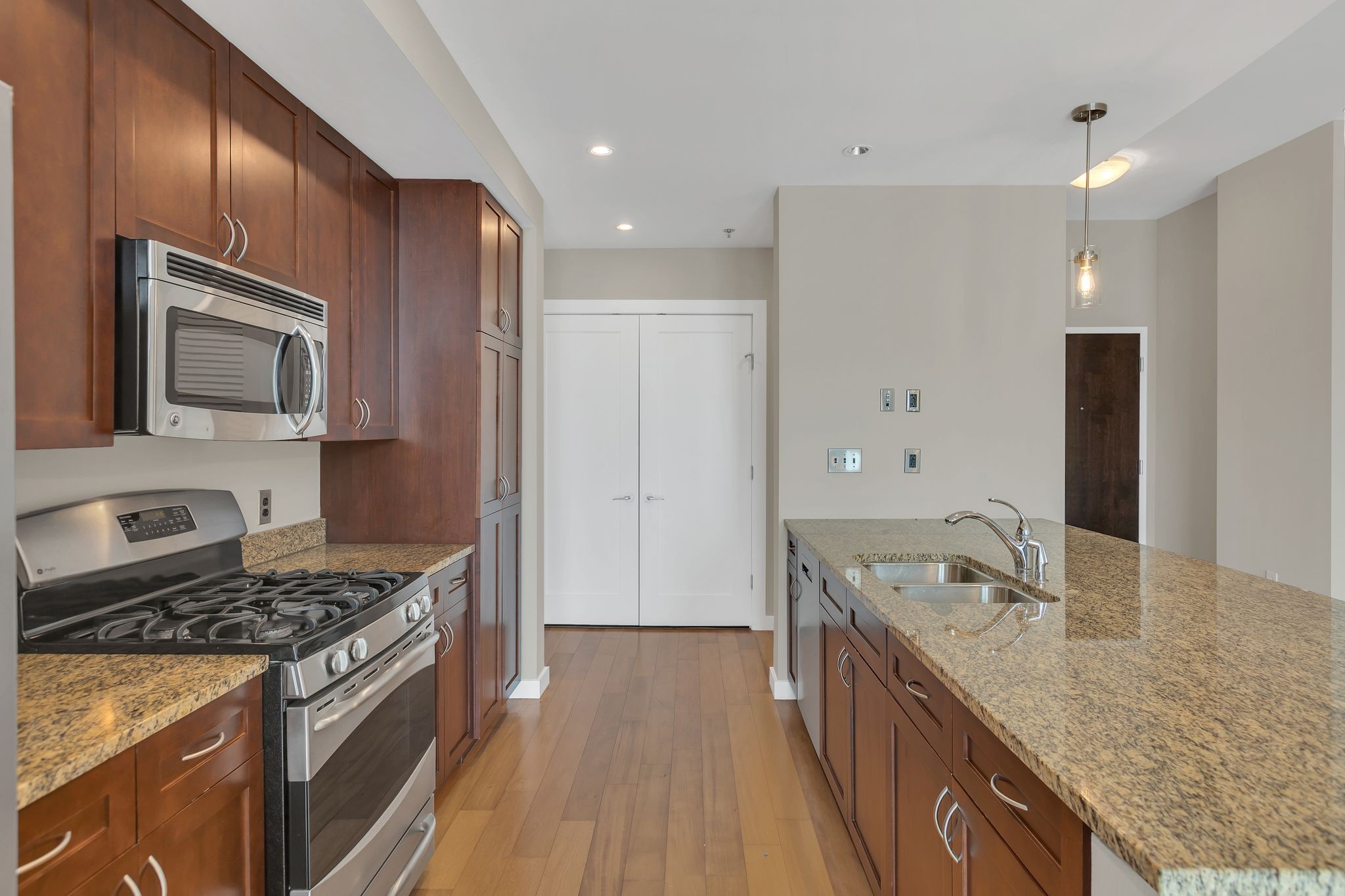 900 20th Ave, S Unit: 1003