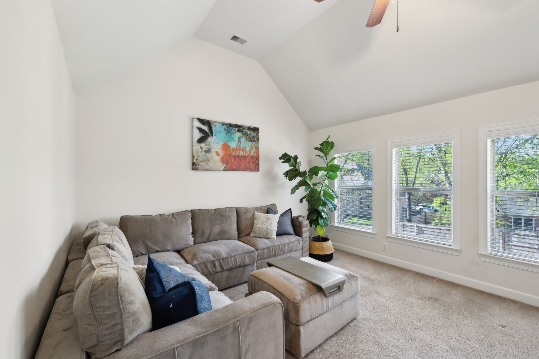 616 Collinscrest Ct