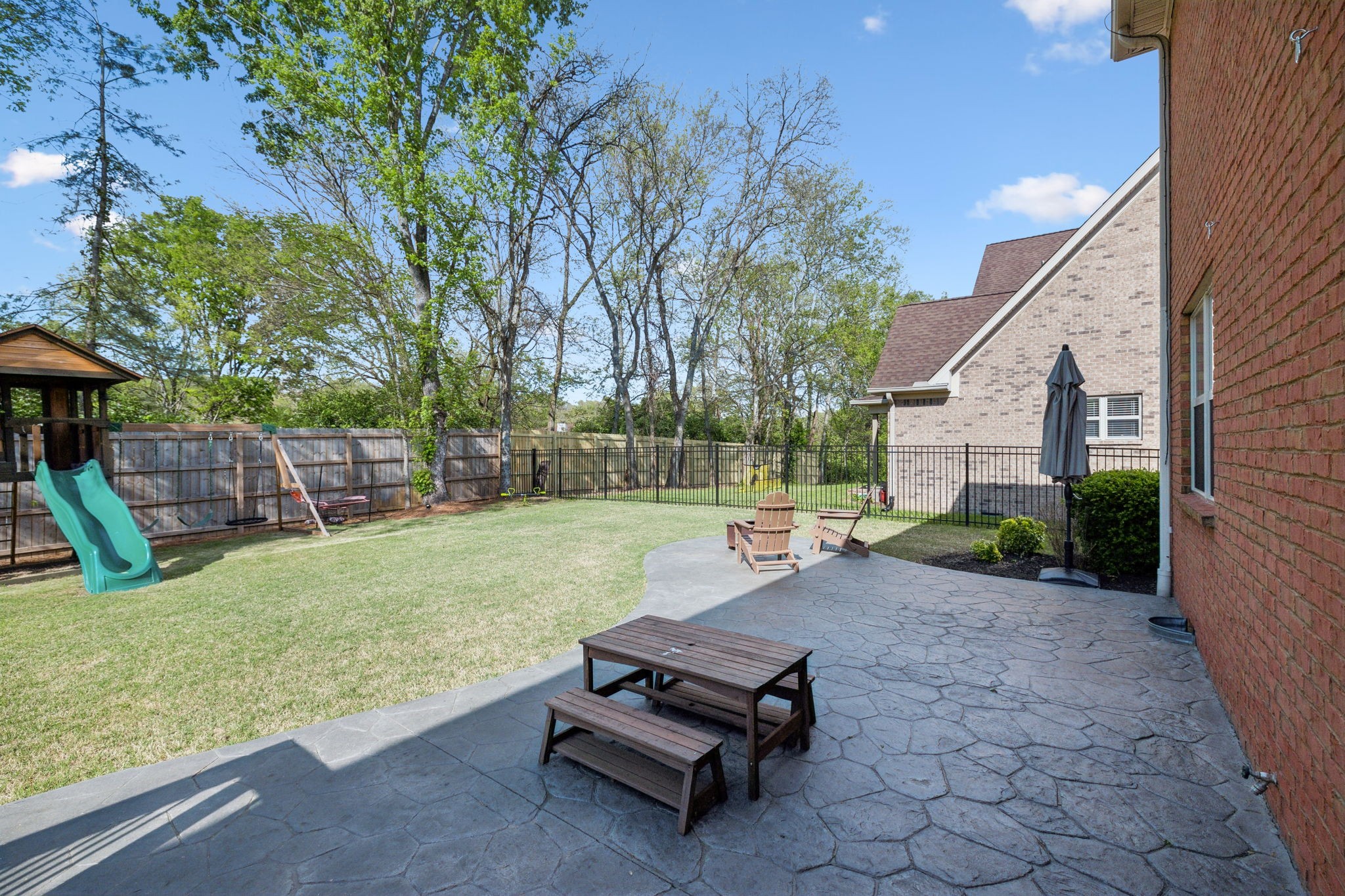 616 Collinscrest Ct