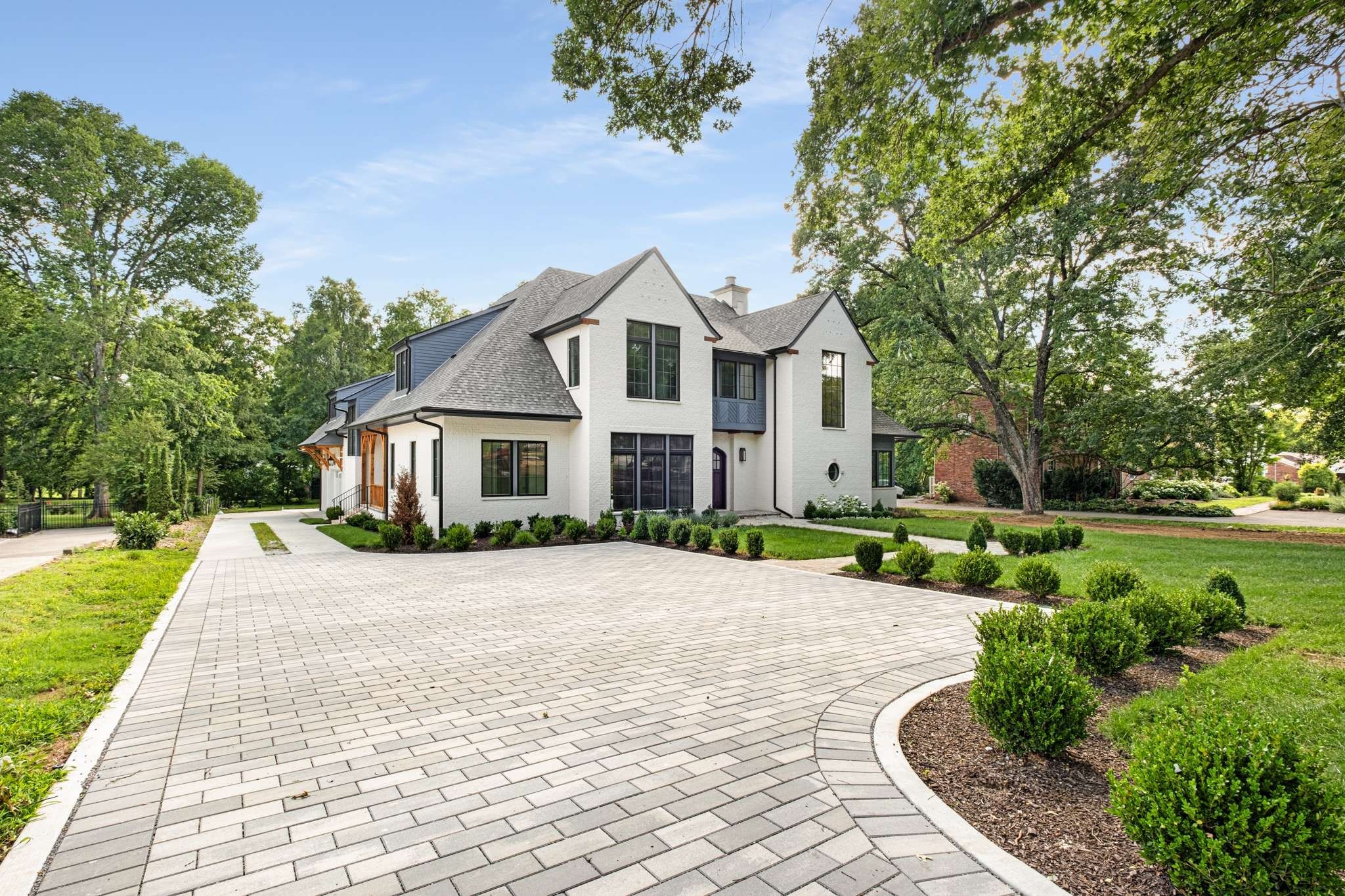 2811 Tyne Blvd