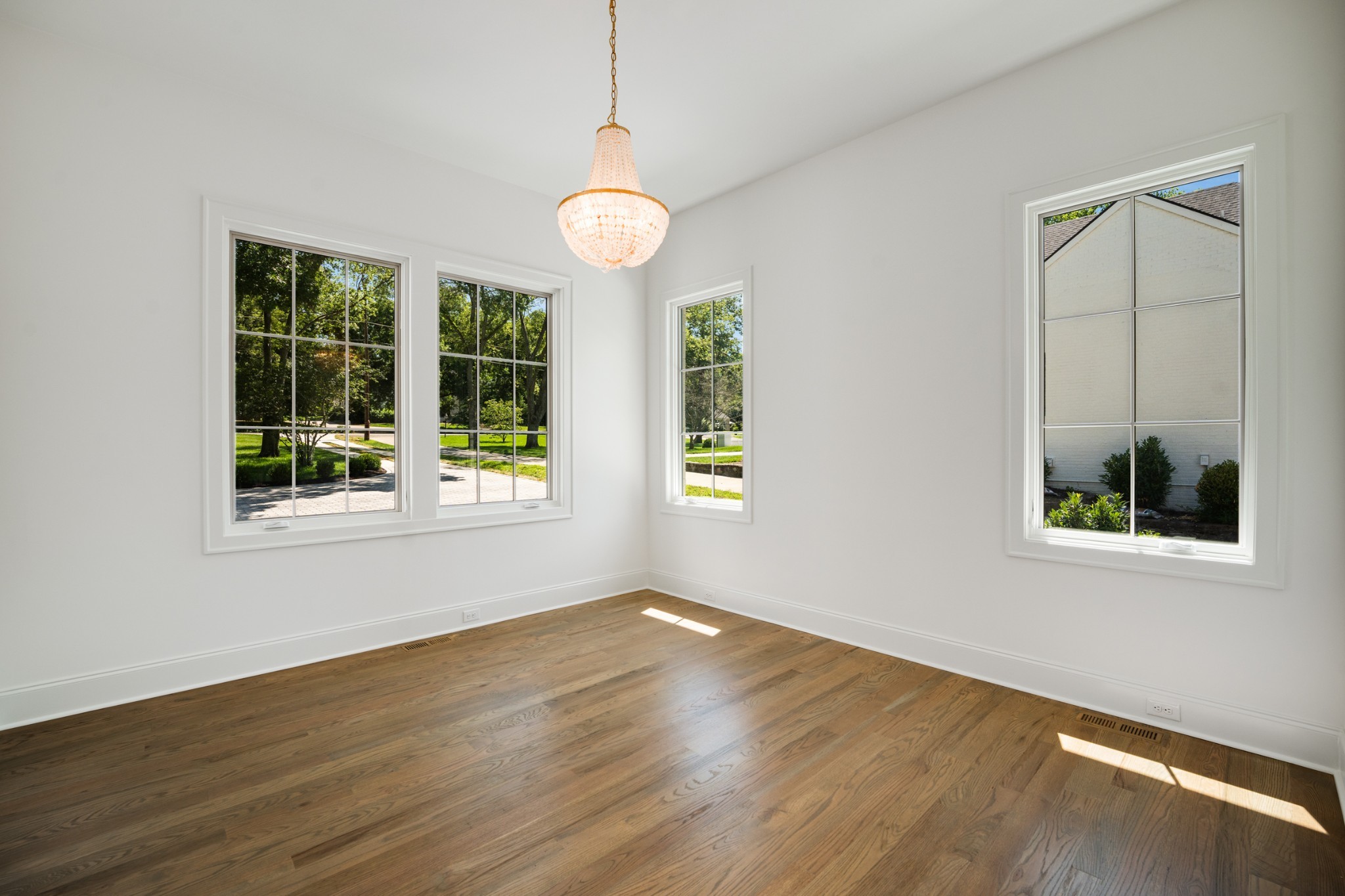 2811 Tyne Blvd