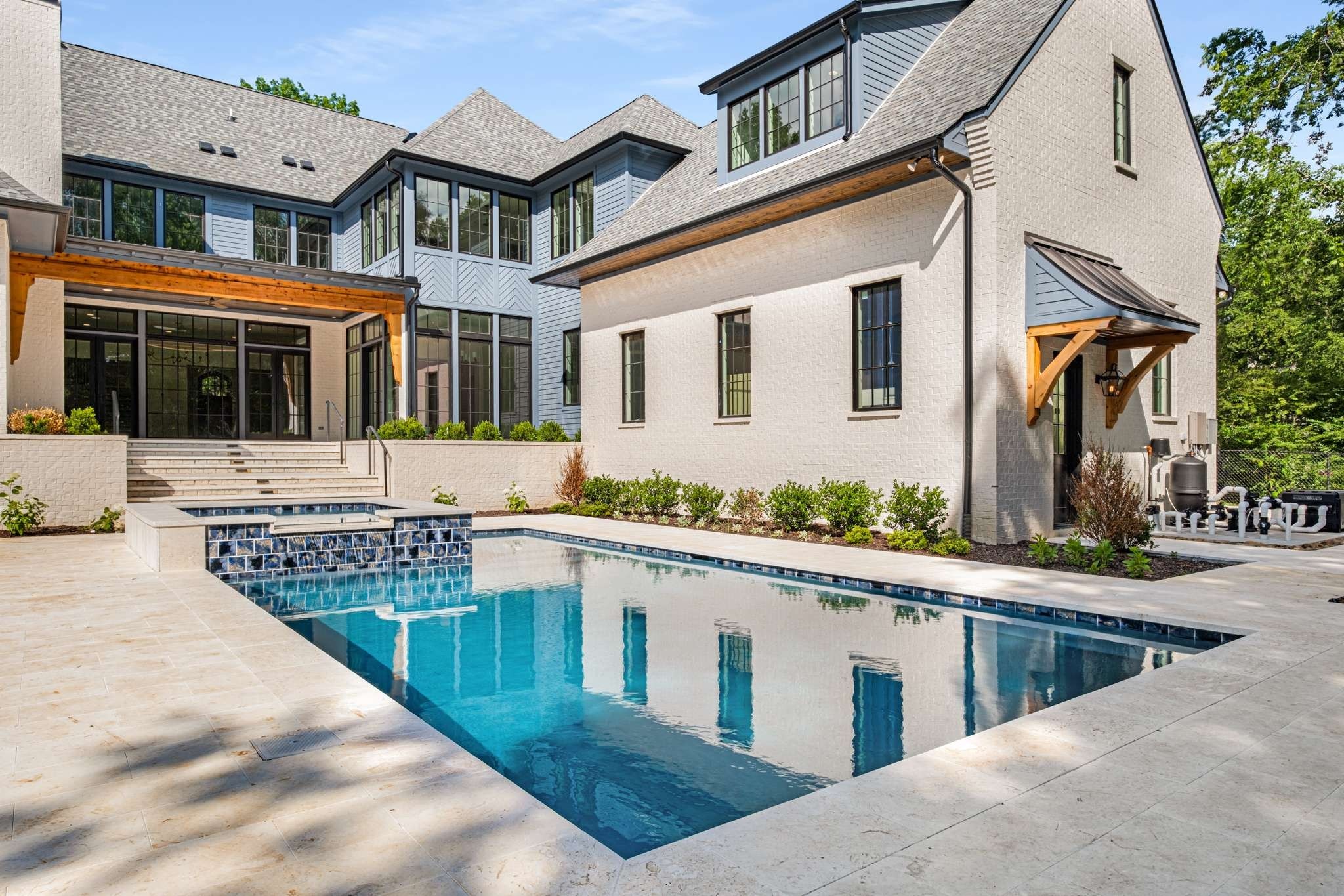 2811 Tyne Blvd
