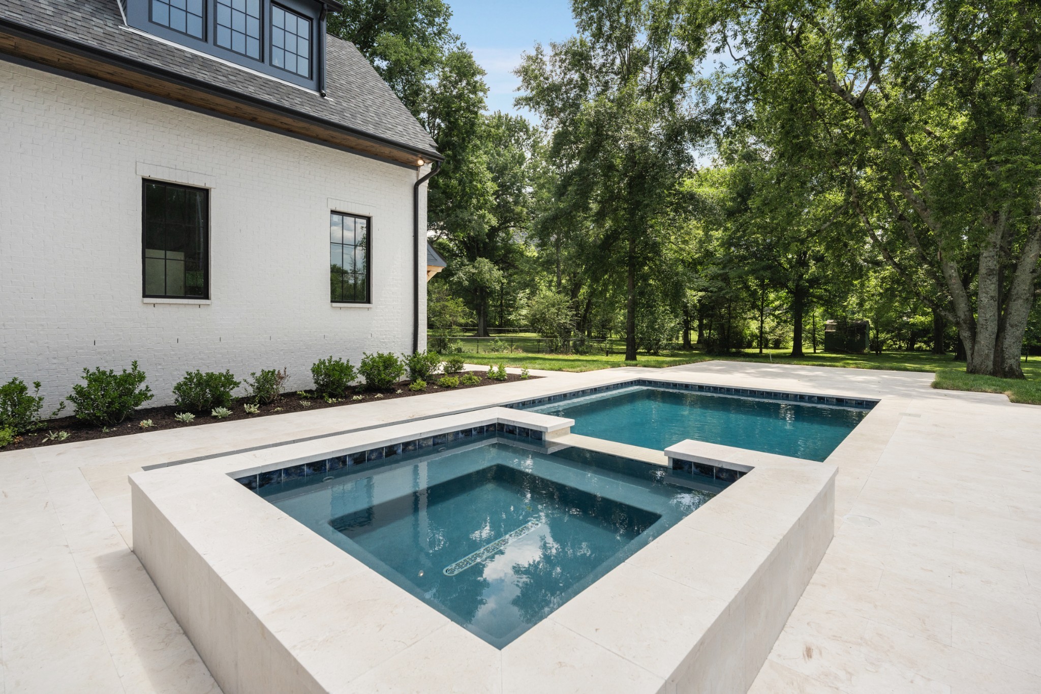 2811 Tyne Blvd