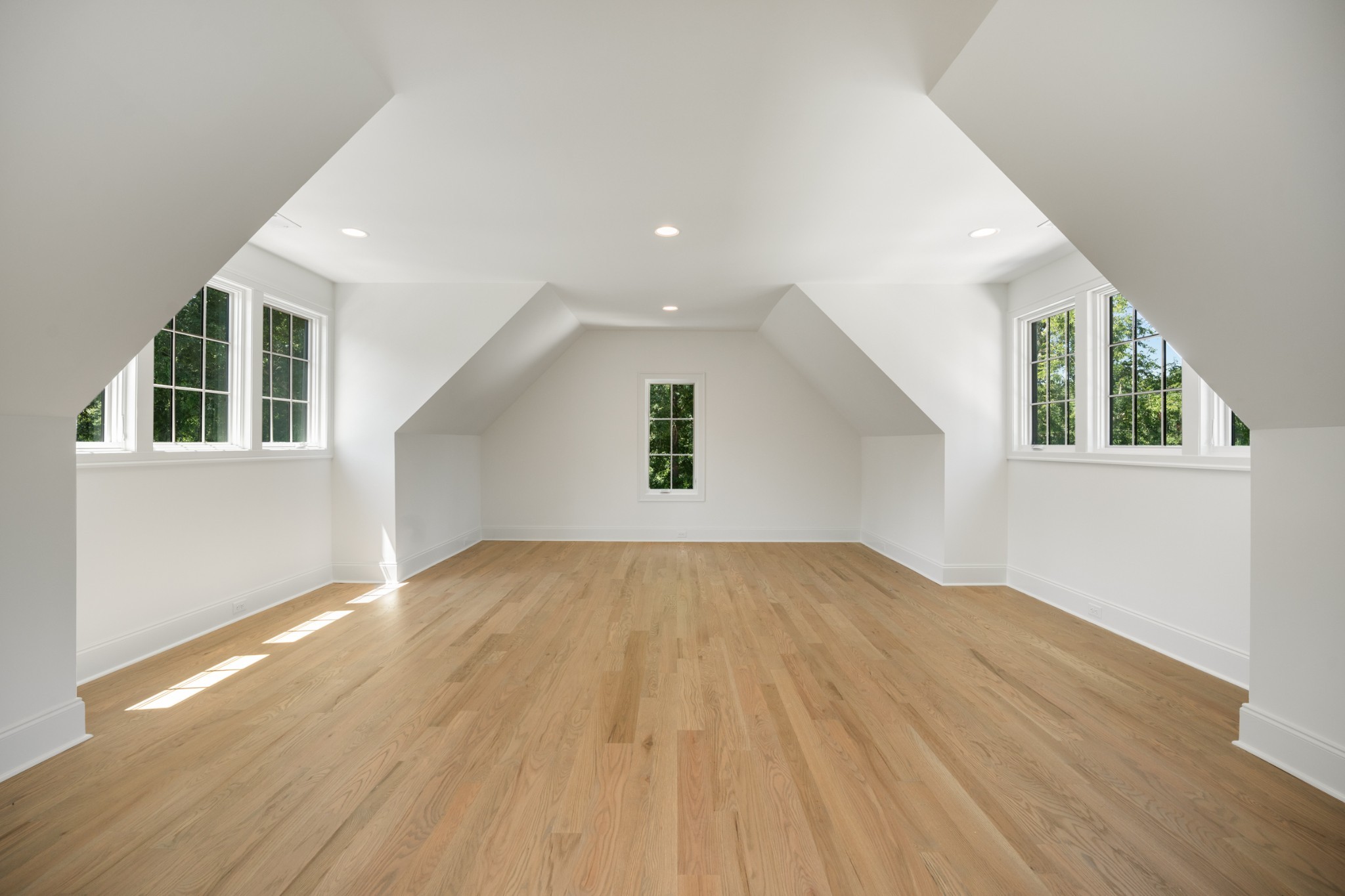 2811 Tyne Blvd