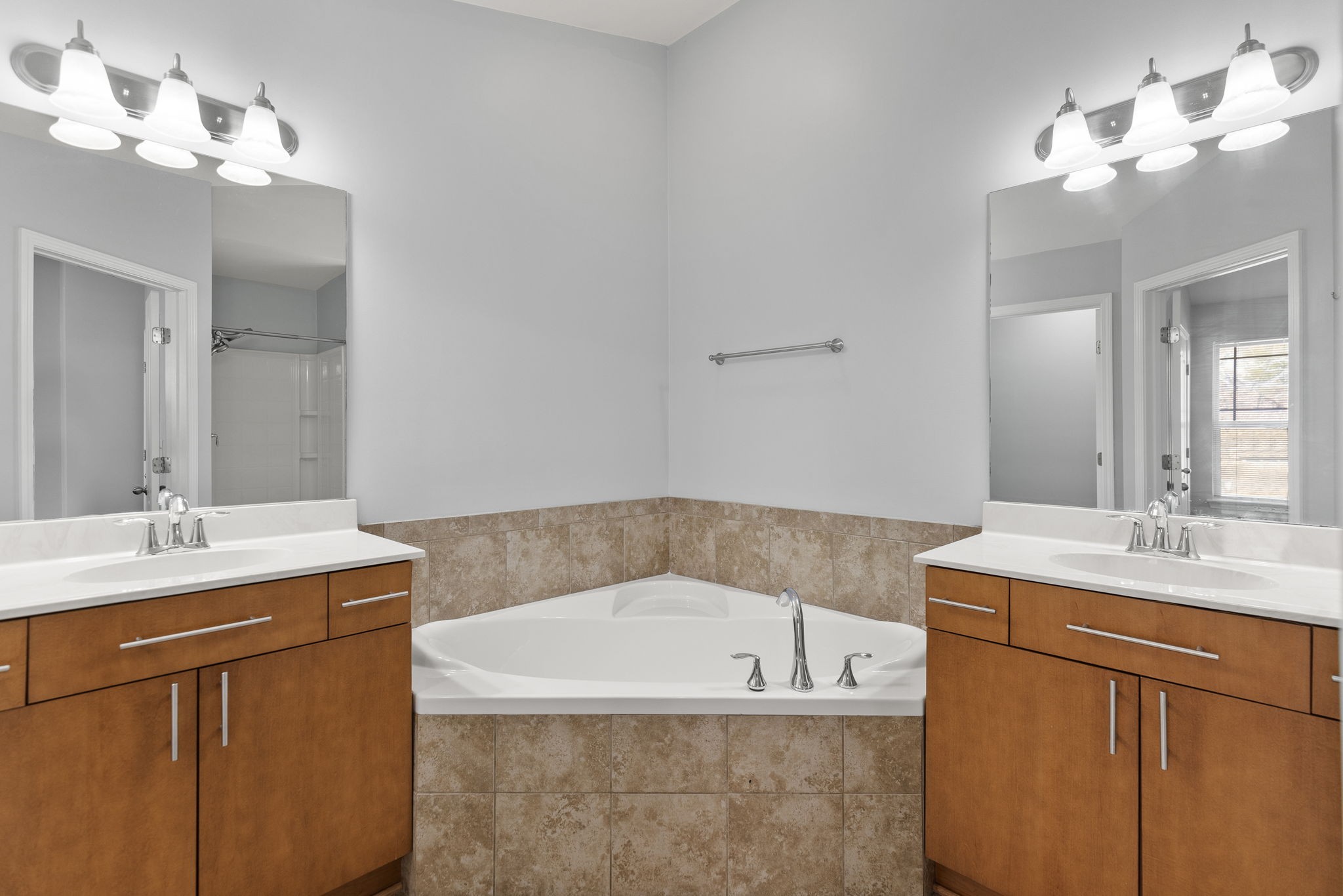 1068 Woodbury Falls Dr