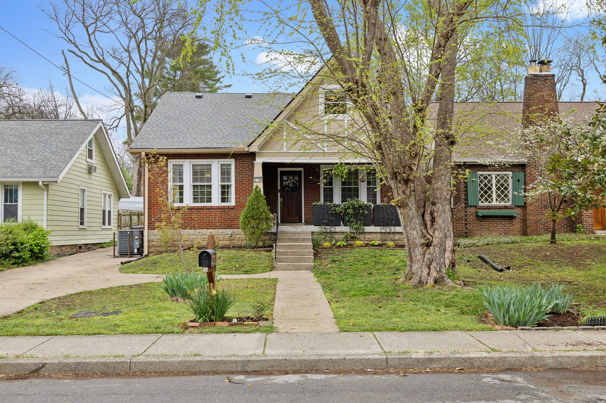 2708 W Linden Ave