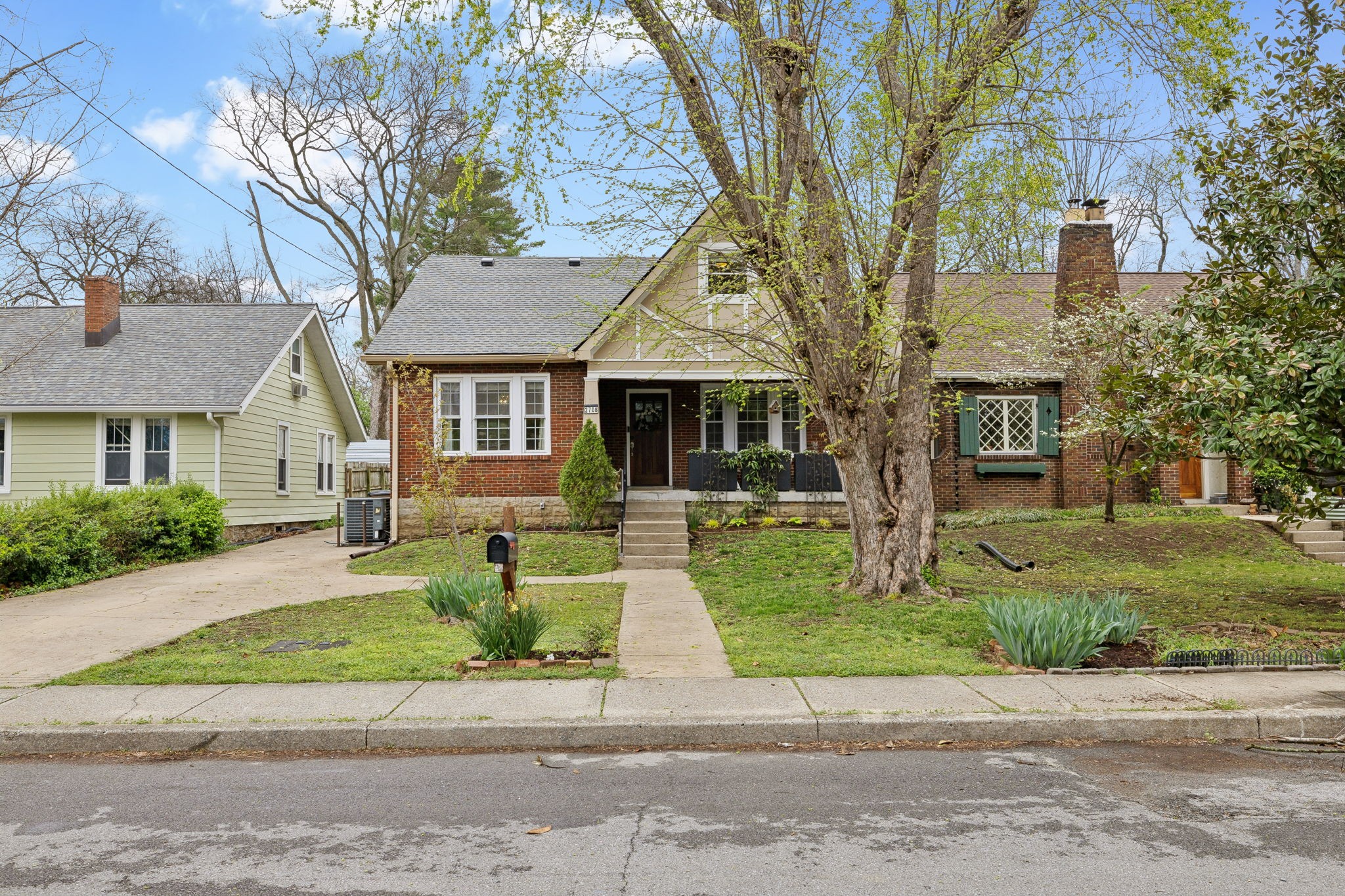 2708 W Linden Ave