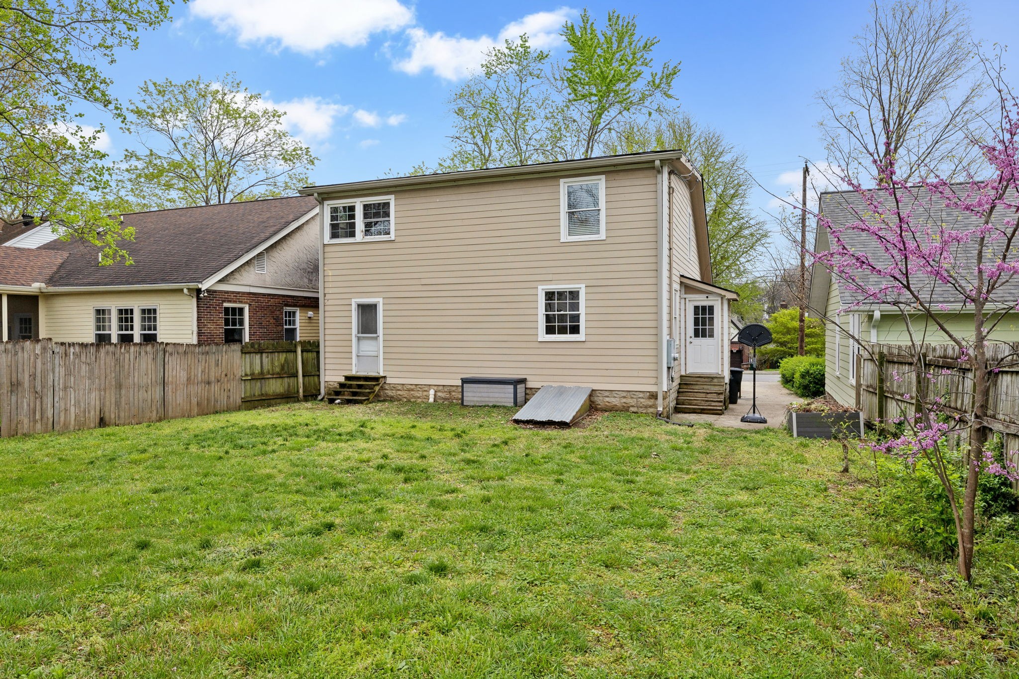 2708 W Linden Ave