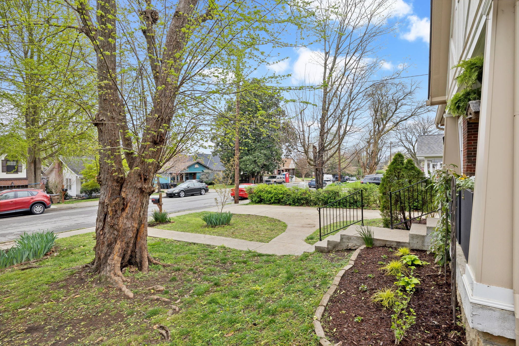 2708 W Linden Ave