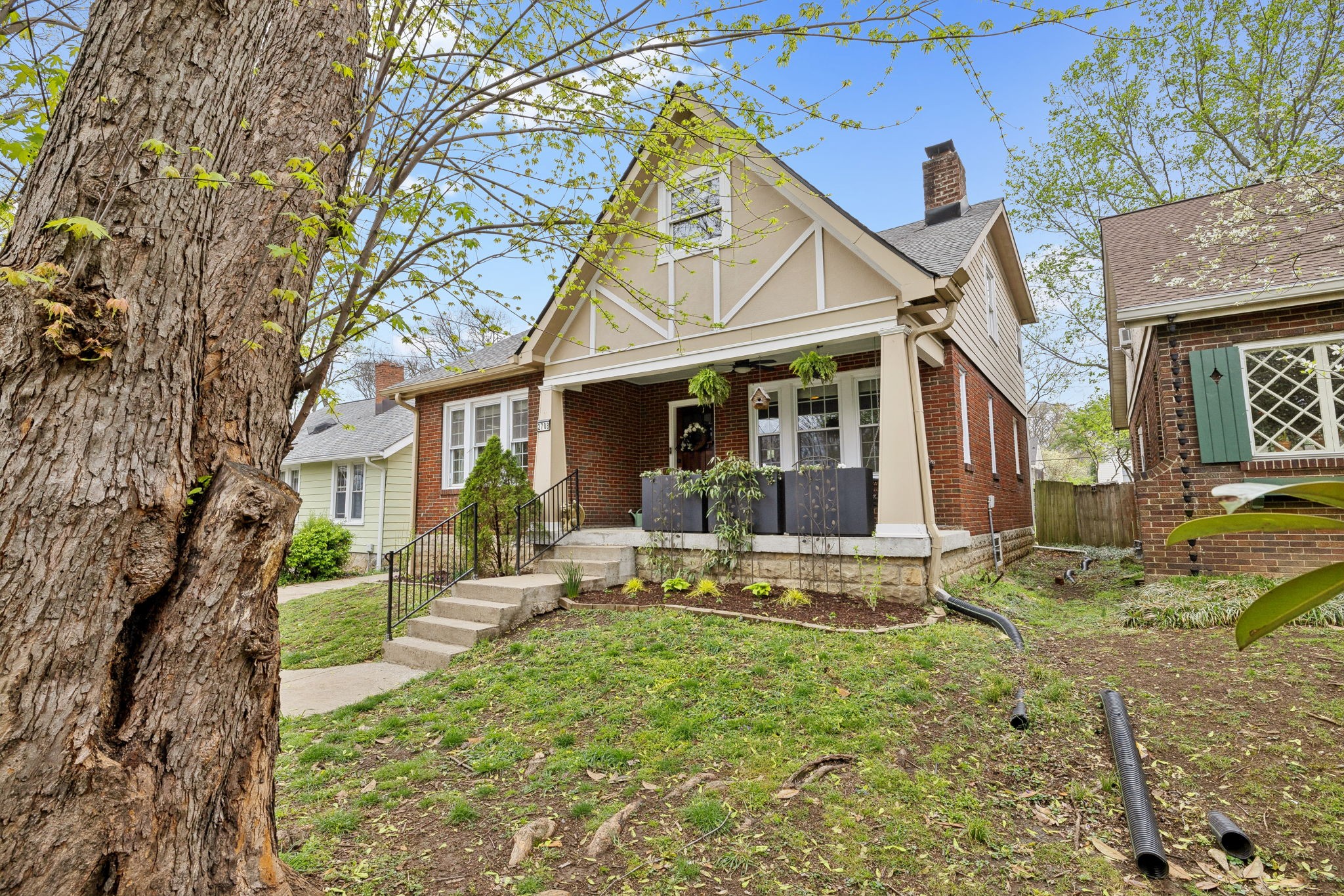 2708 W Linden Ave