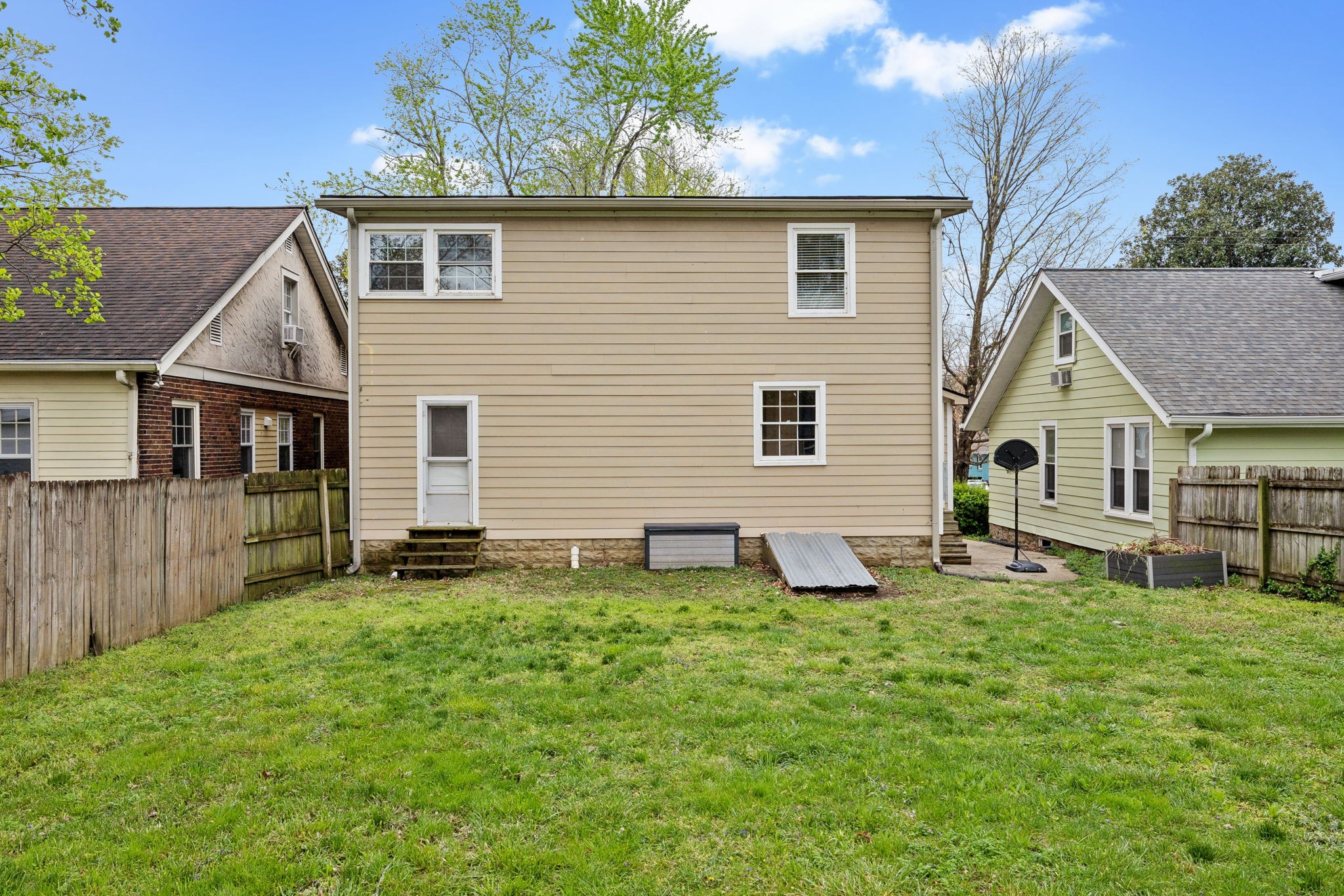 2708 W Linden Ave