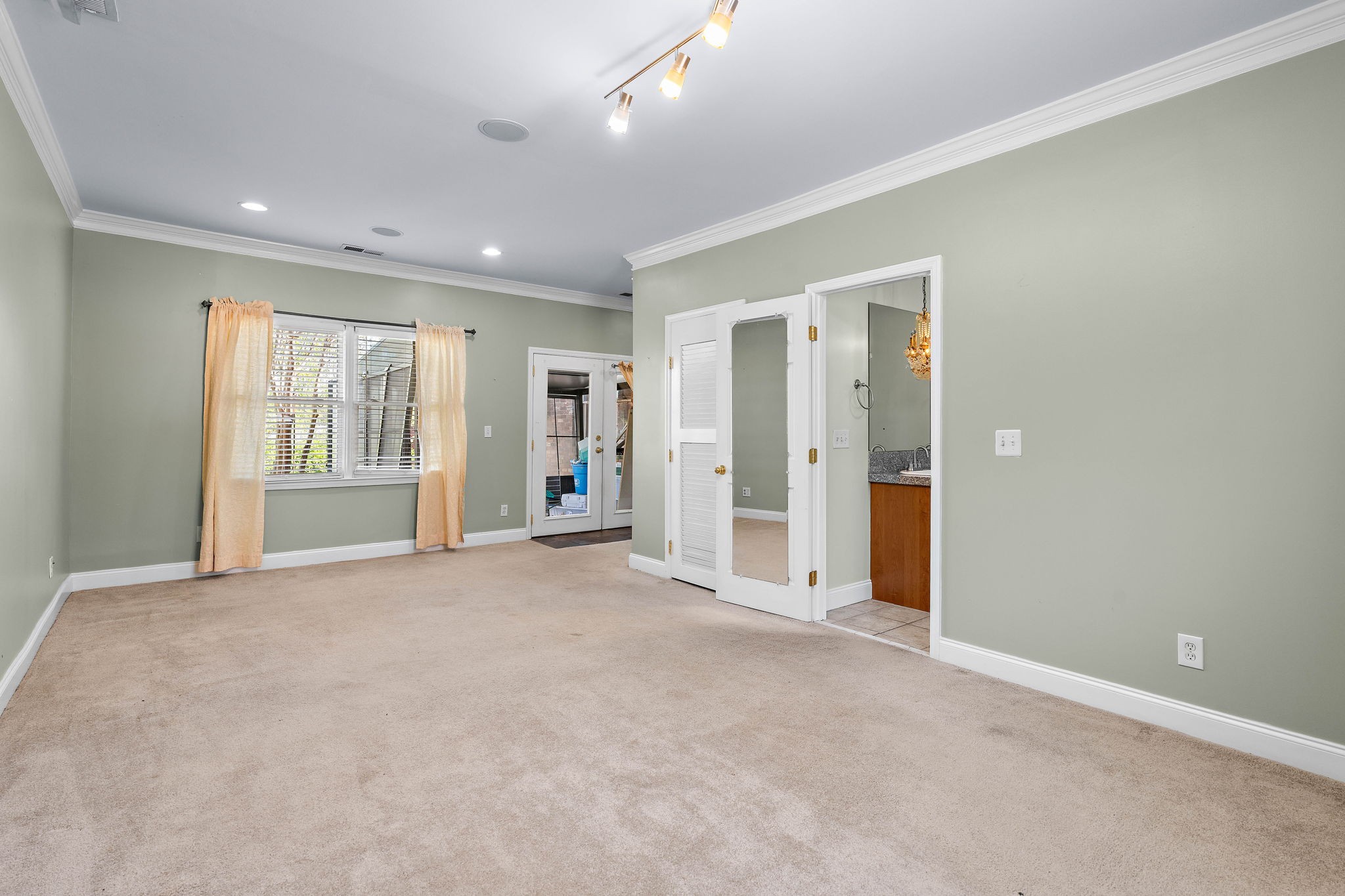 2418 Abbott Martin Rd