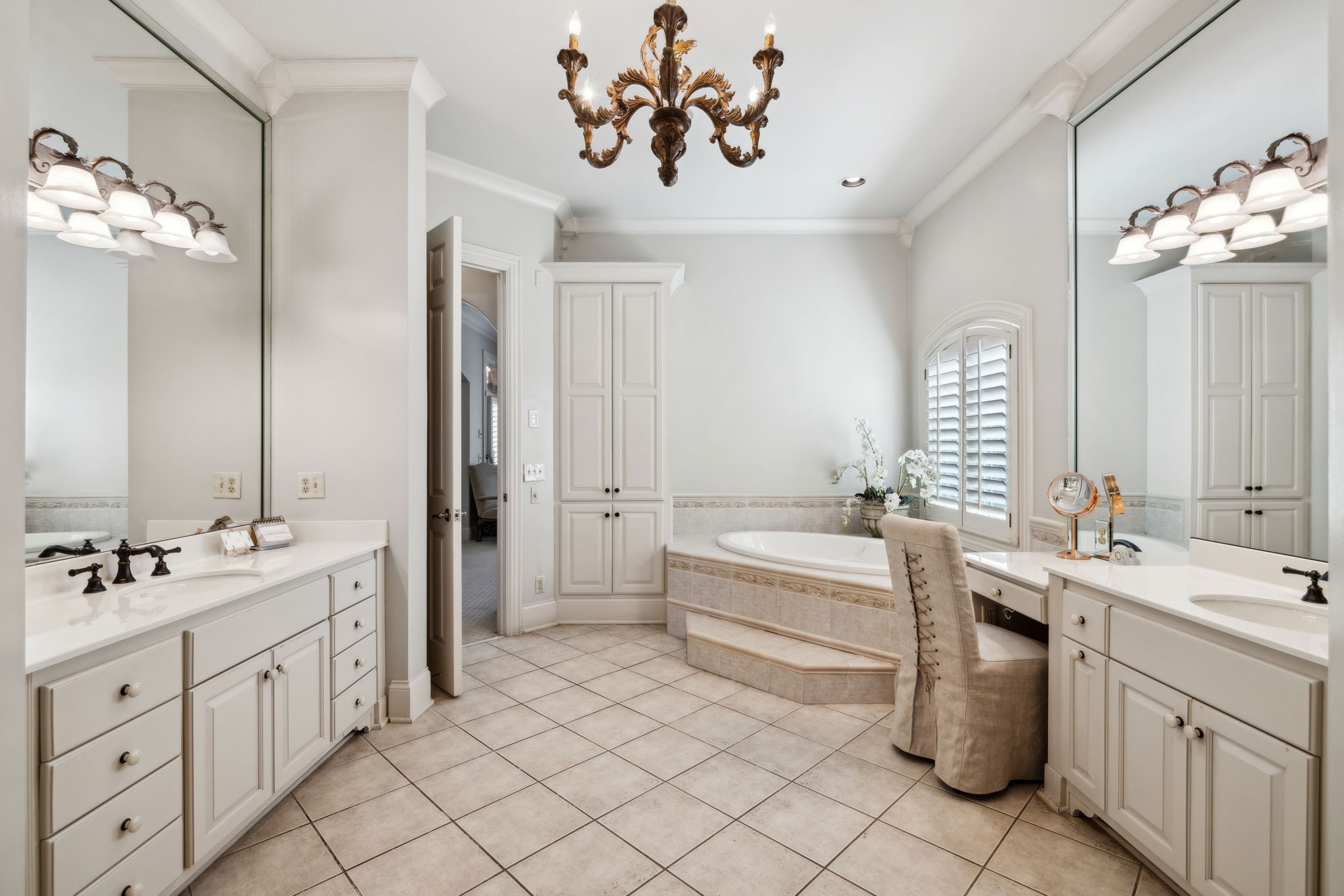 504 Lake Valley Ct