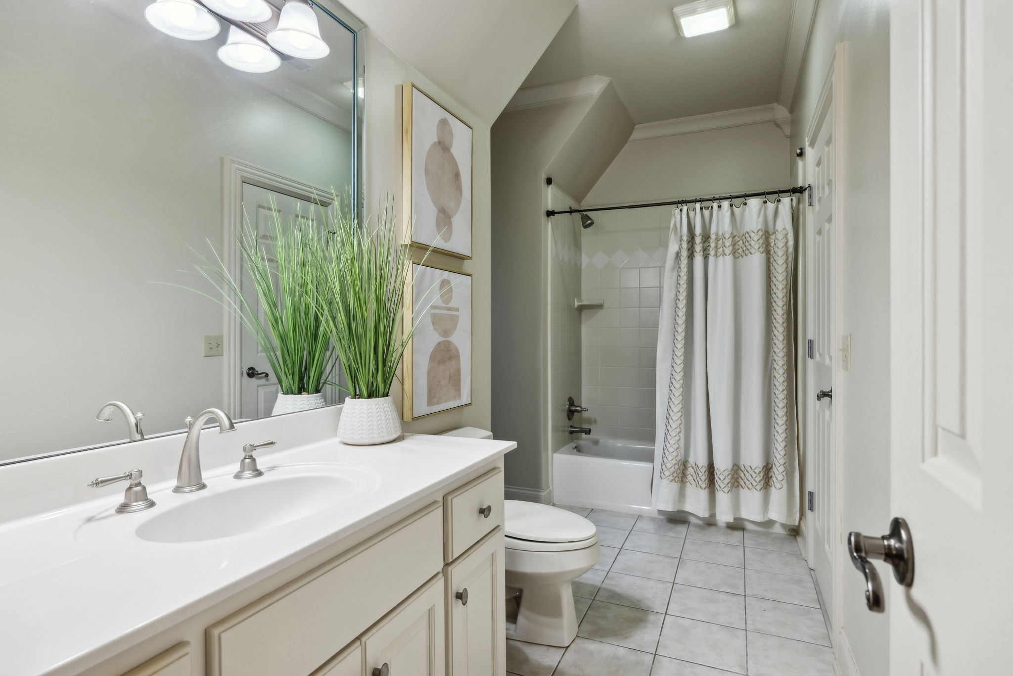 504 Lake Valley Ct