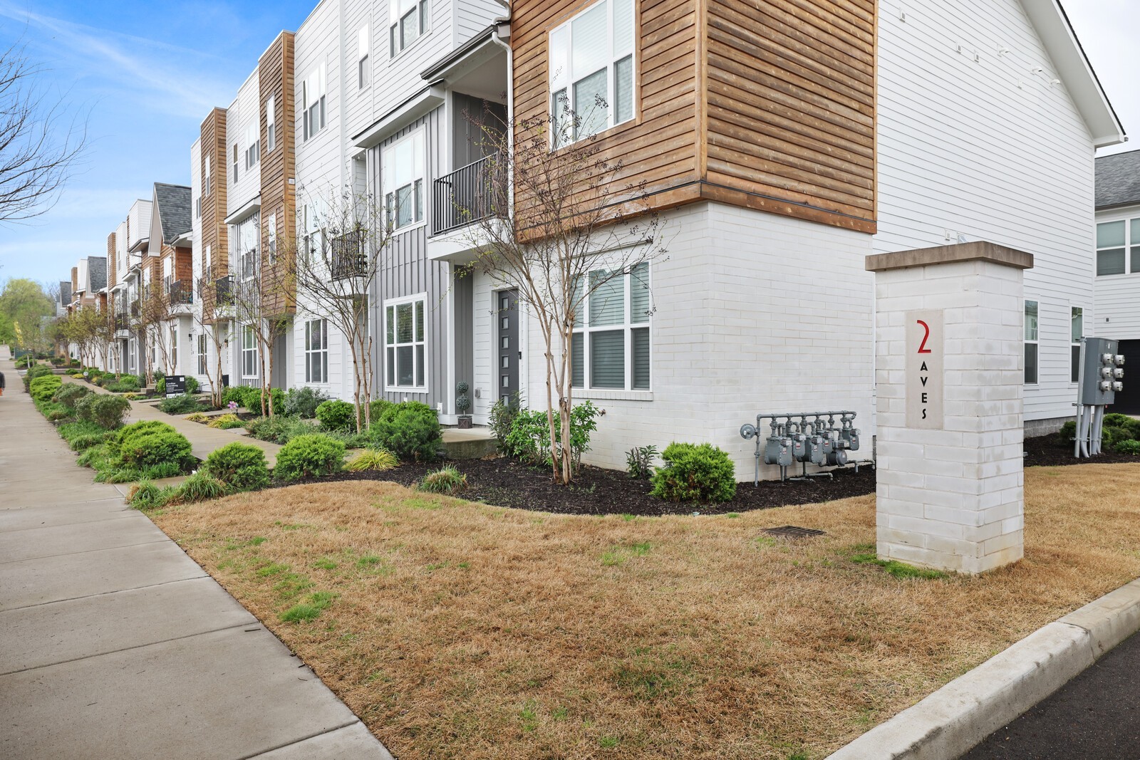 717 Vernon Ave