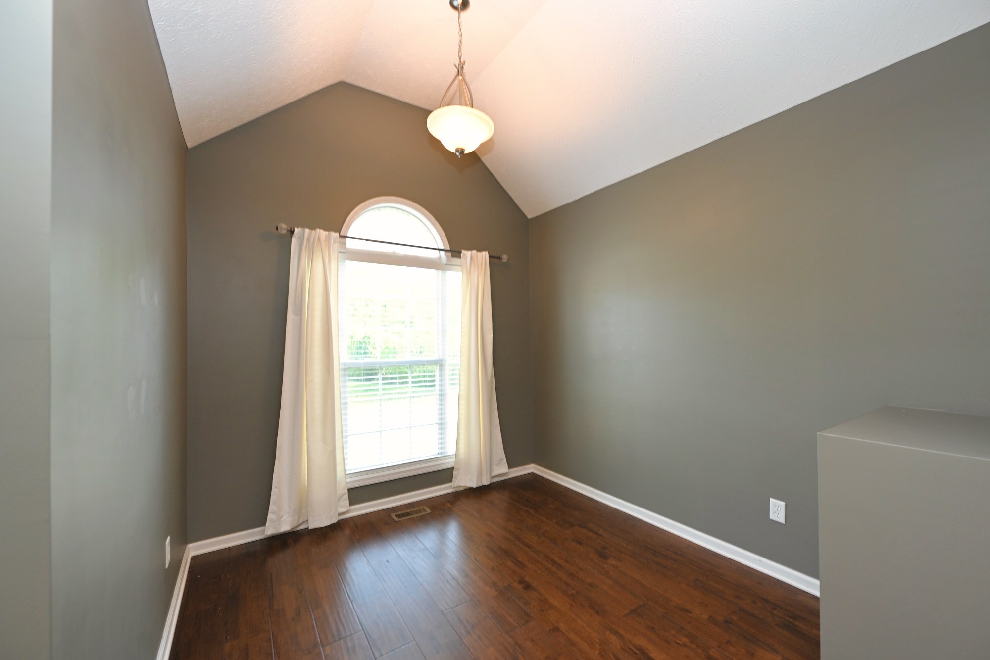 218 Thoroughbred Way