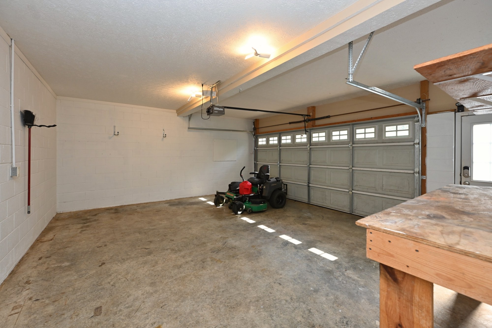 218 Thoroughbred Way