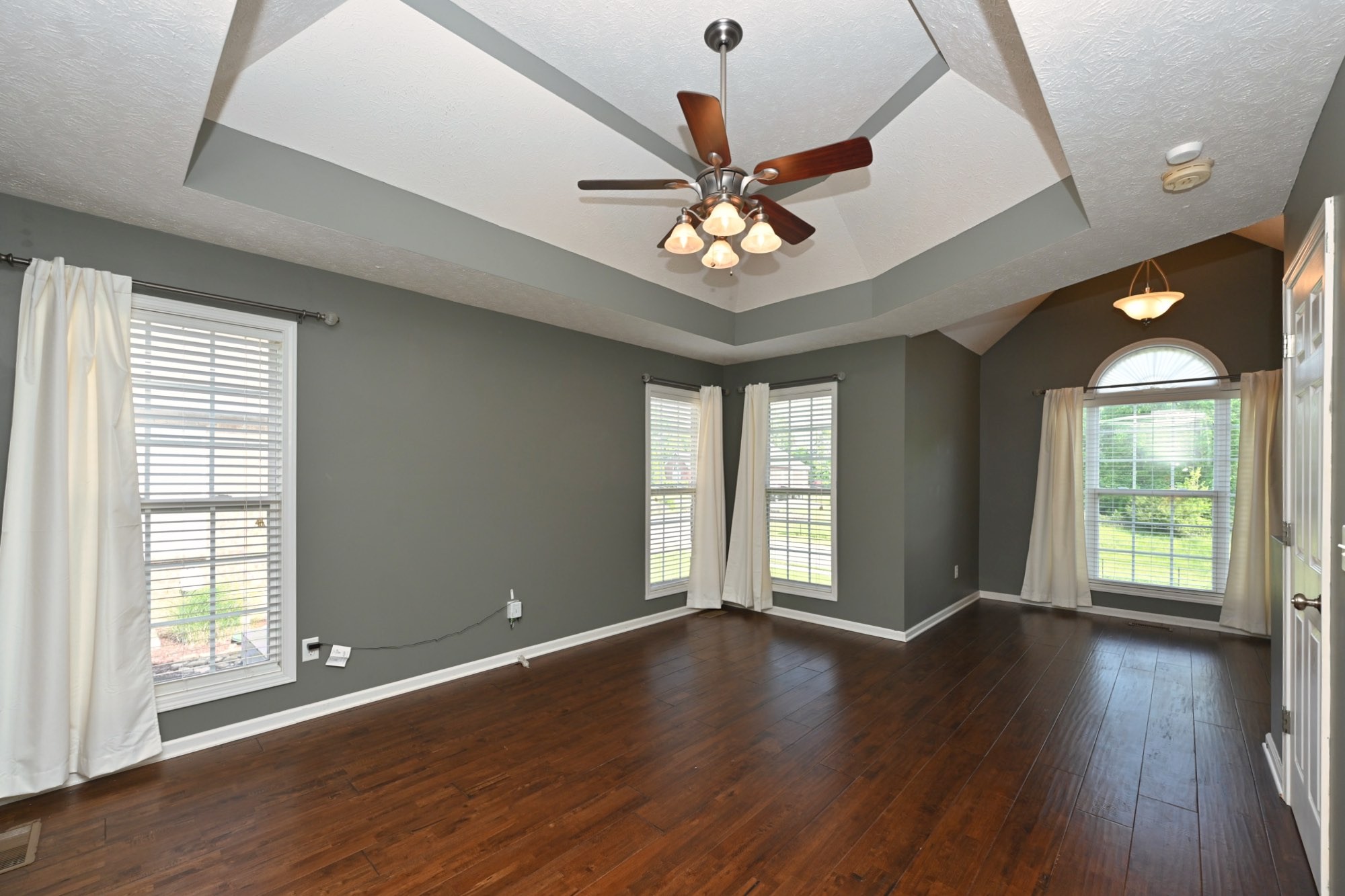 218 Thoroughbred Way