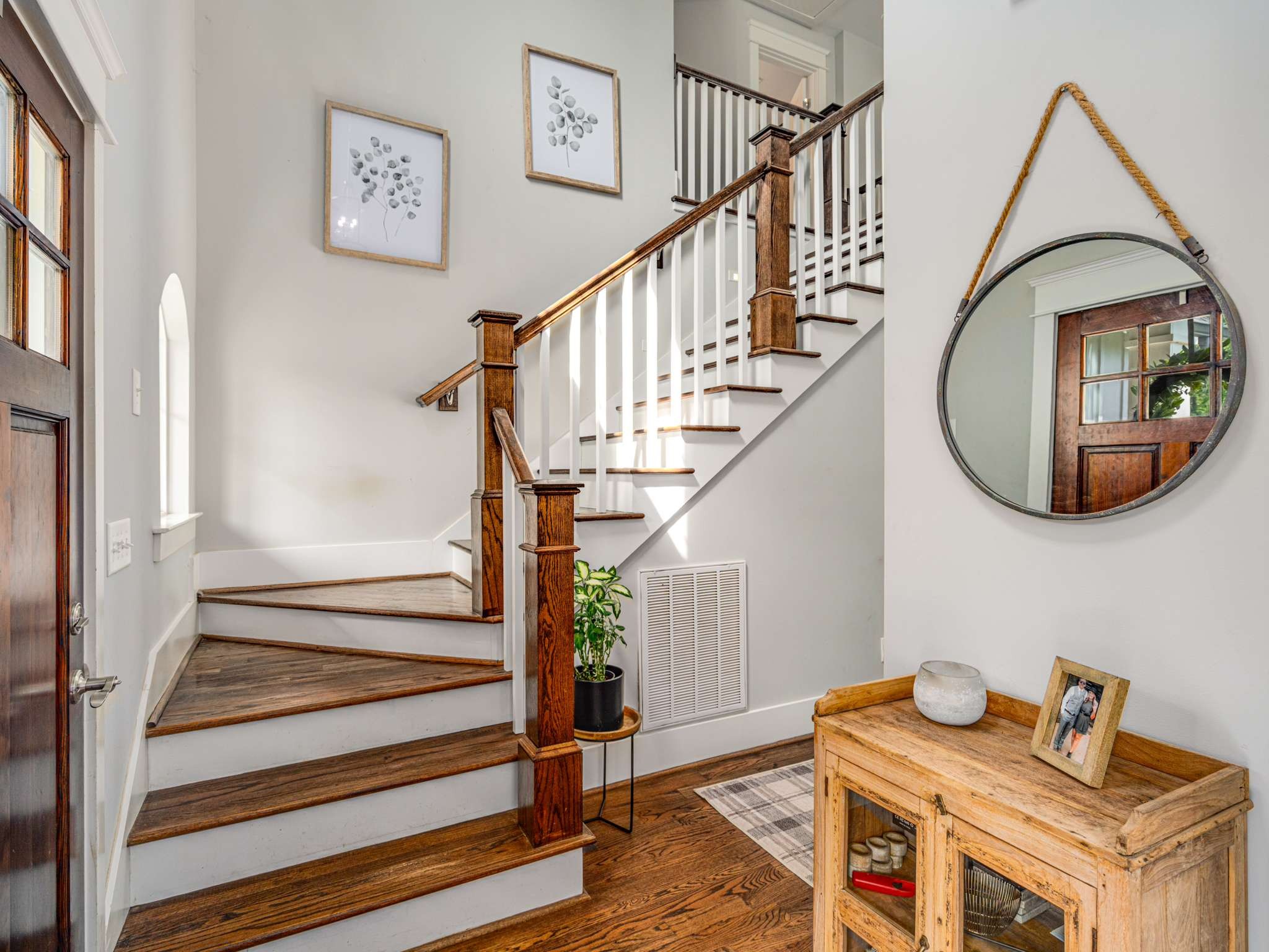 7104 Pepper Tree Cir