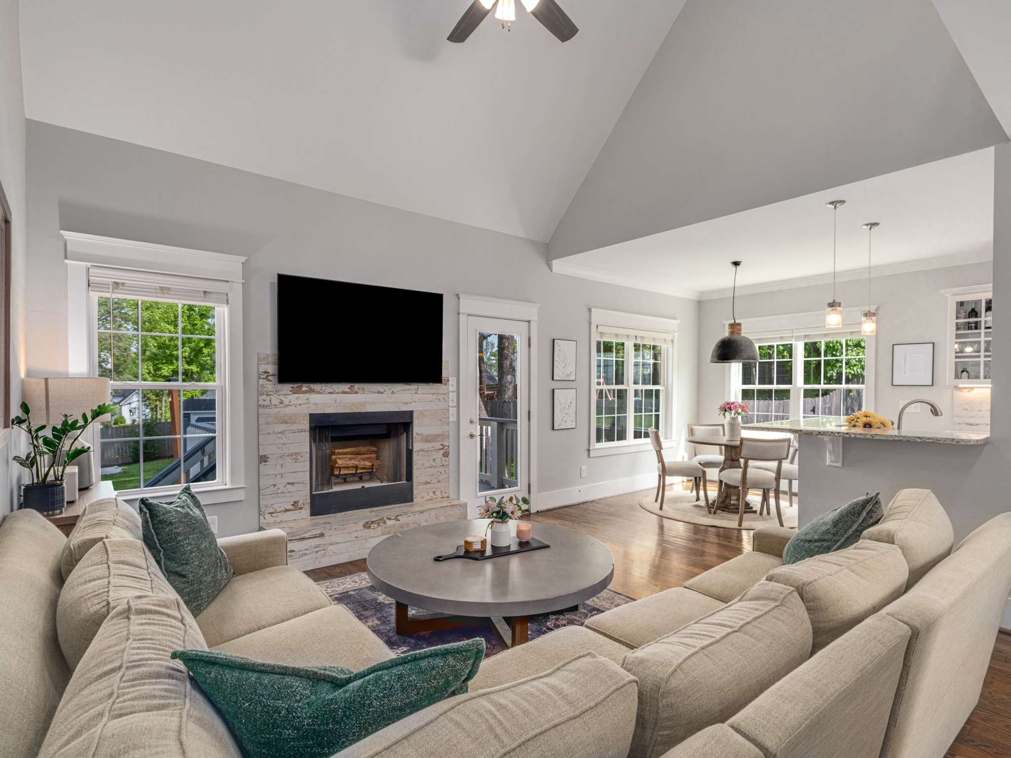 7104 Pepper Tree Cir