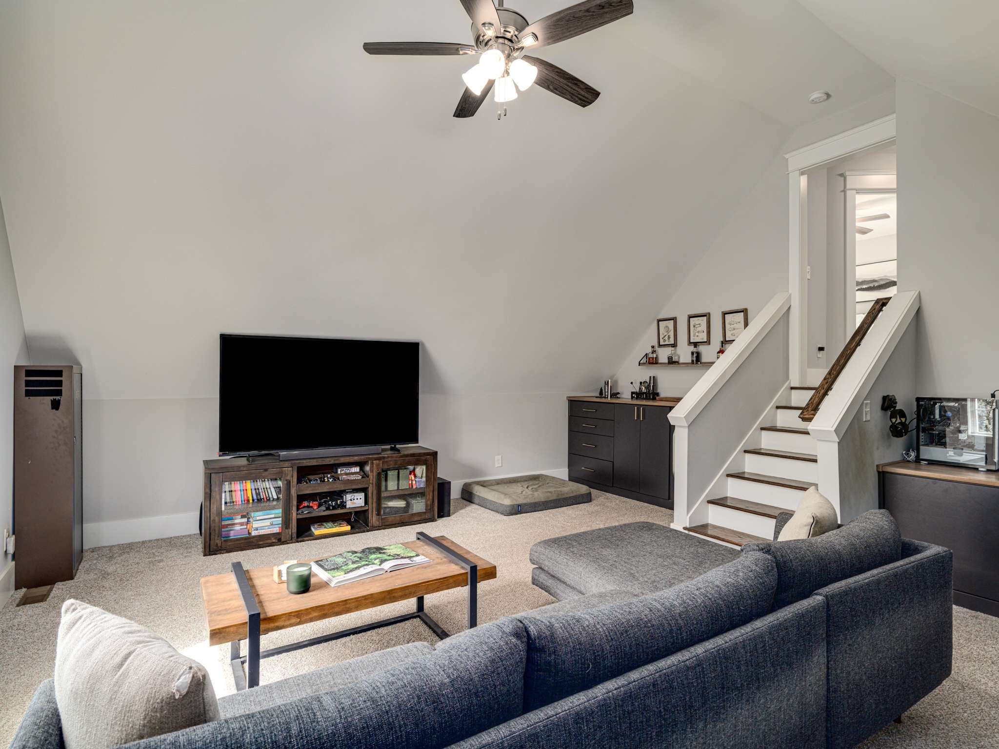 7104 Pepper Tree Cir