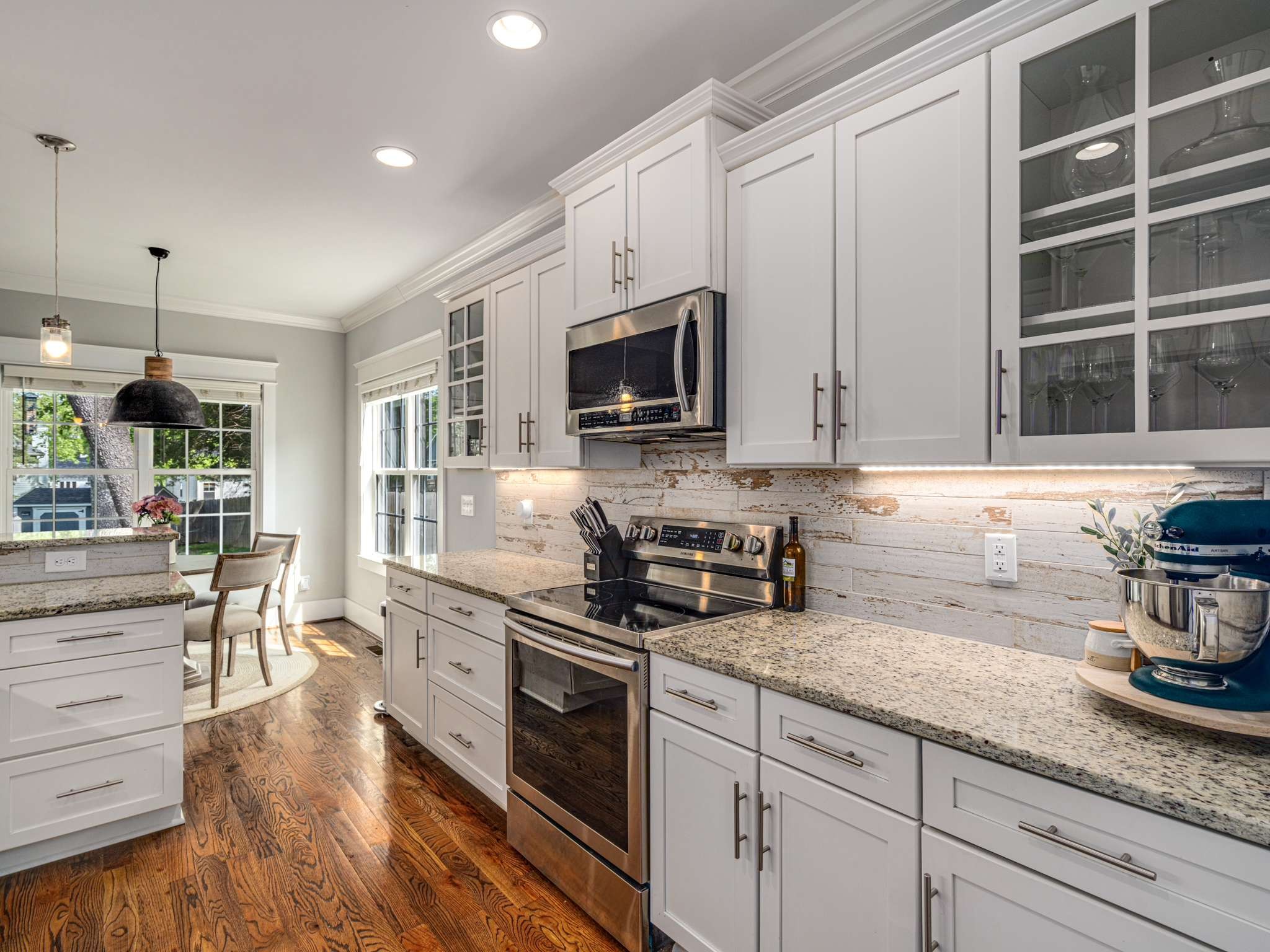 7104 Pepper Tree Cir