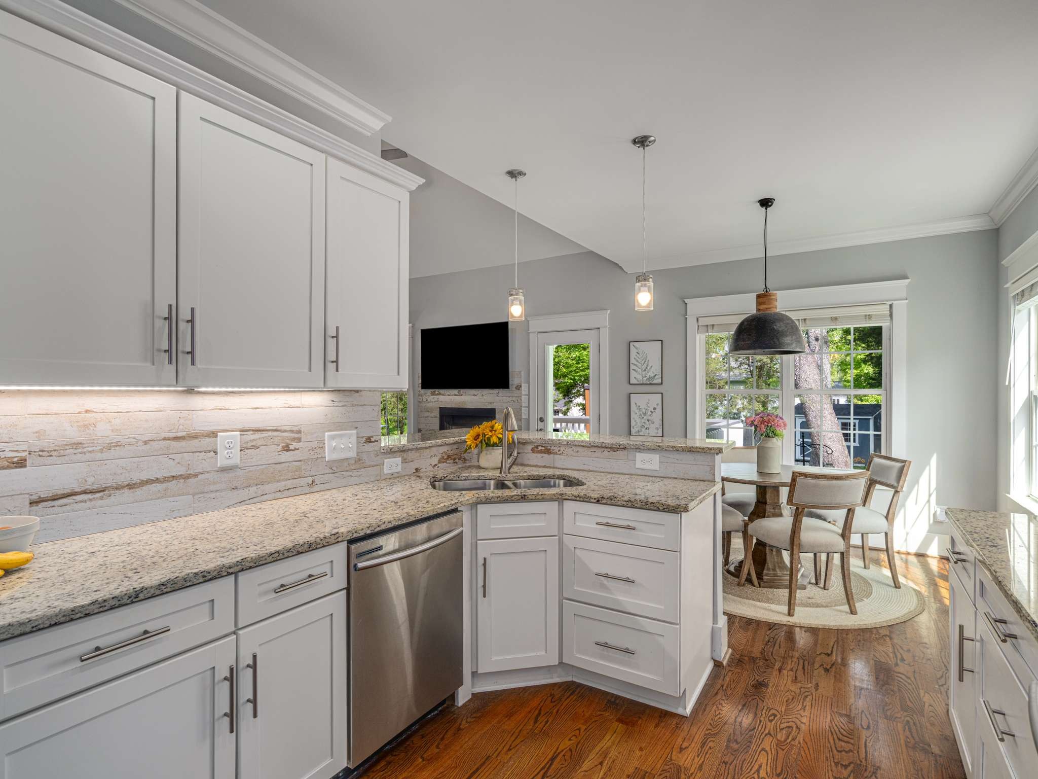 7104 Pepper Tree Cir