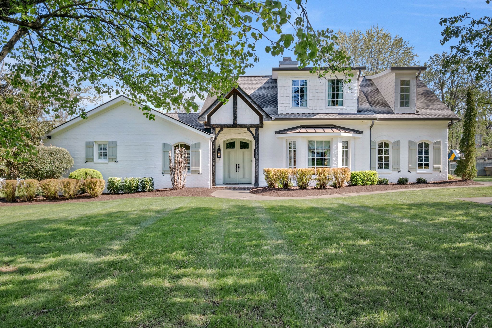 112 W Tyne Dr