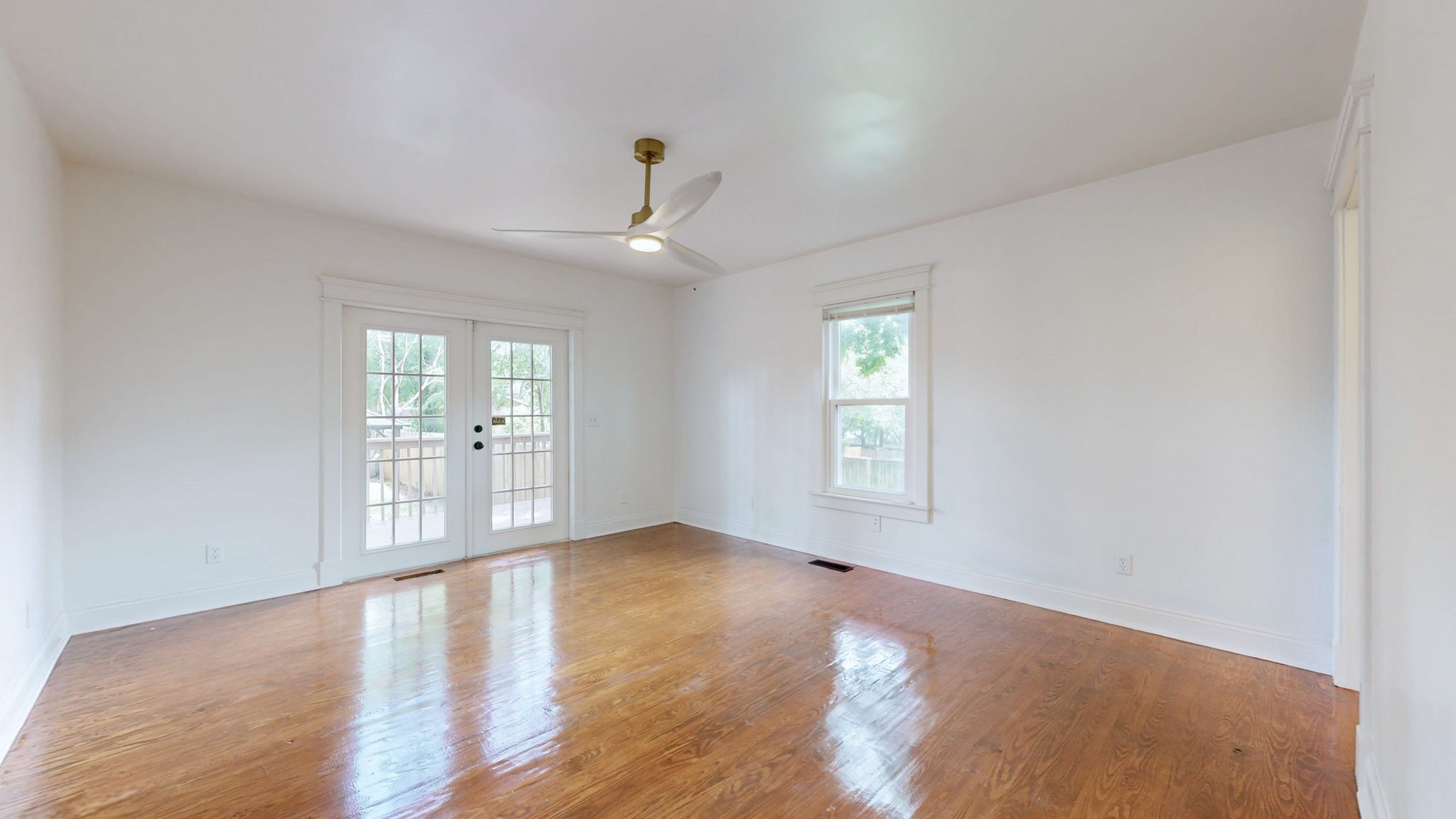 2012 White Ave