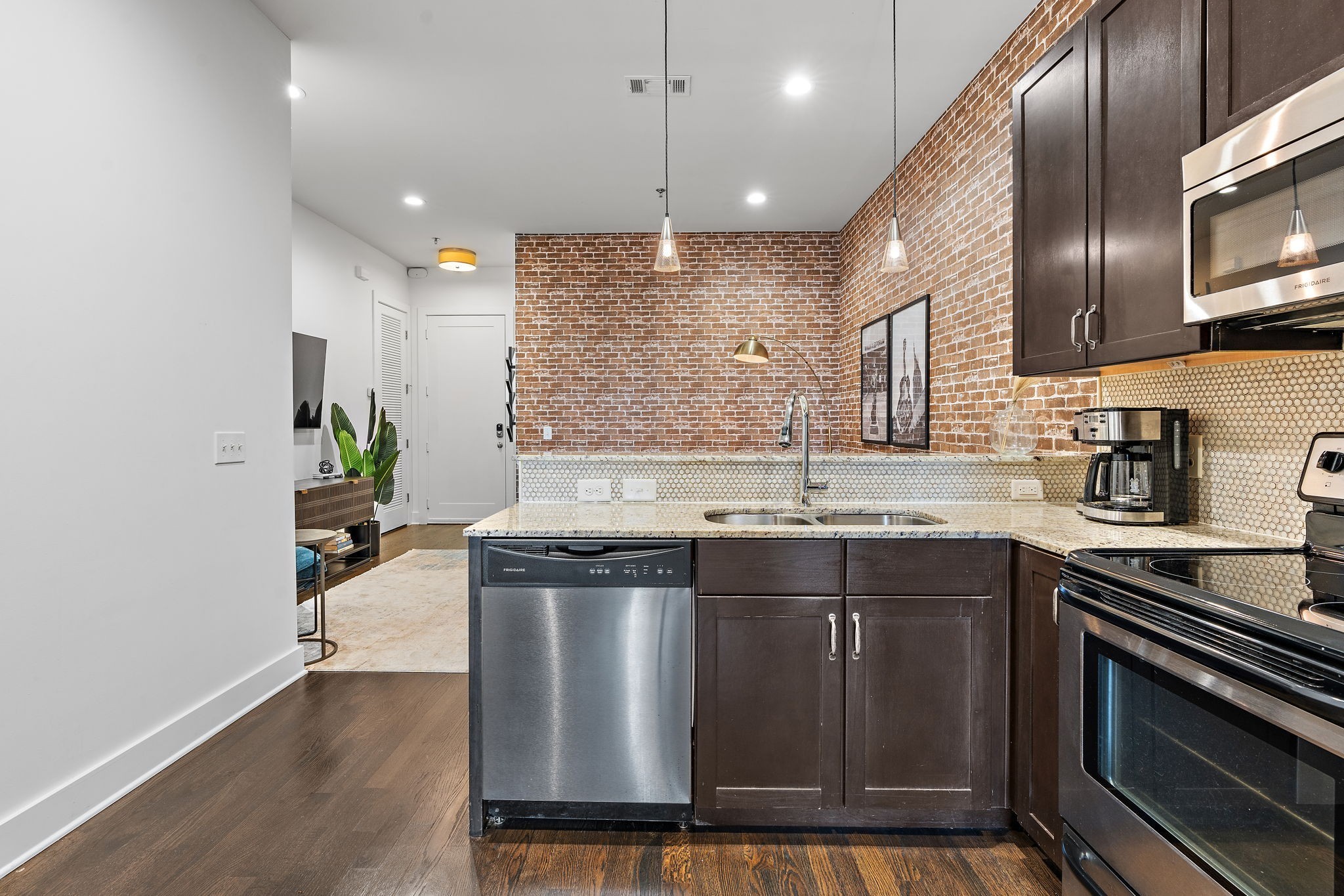 210 30th Ave, N Unit: 413