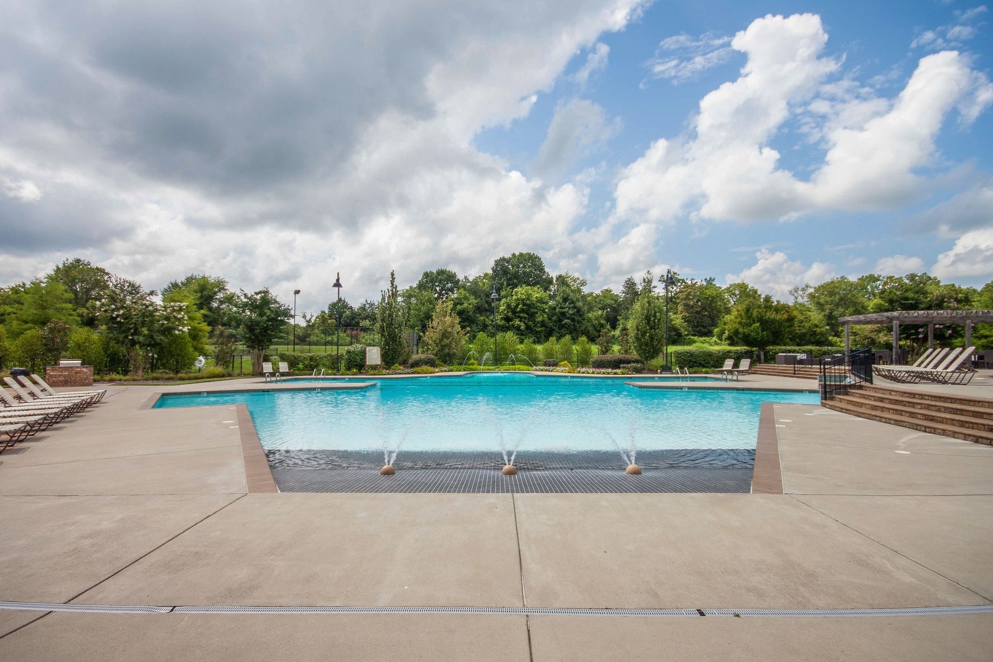 3216 Vinemont Dr