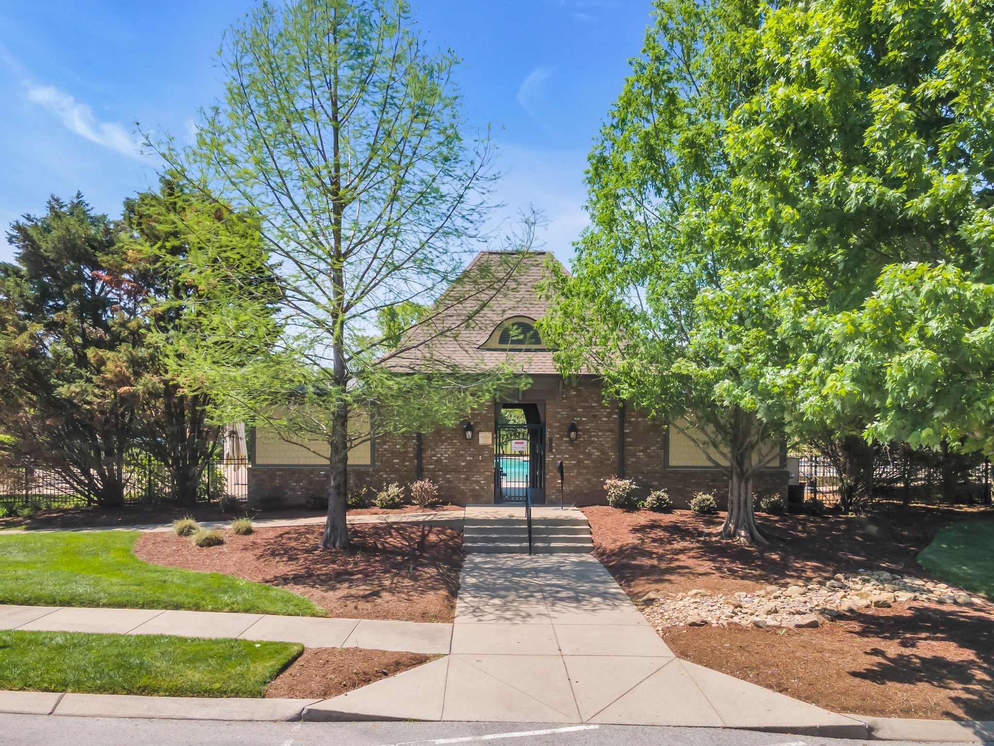 3216 Vinemont Dr