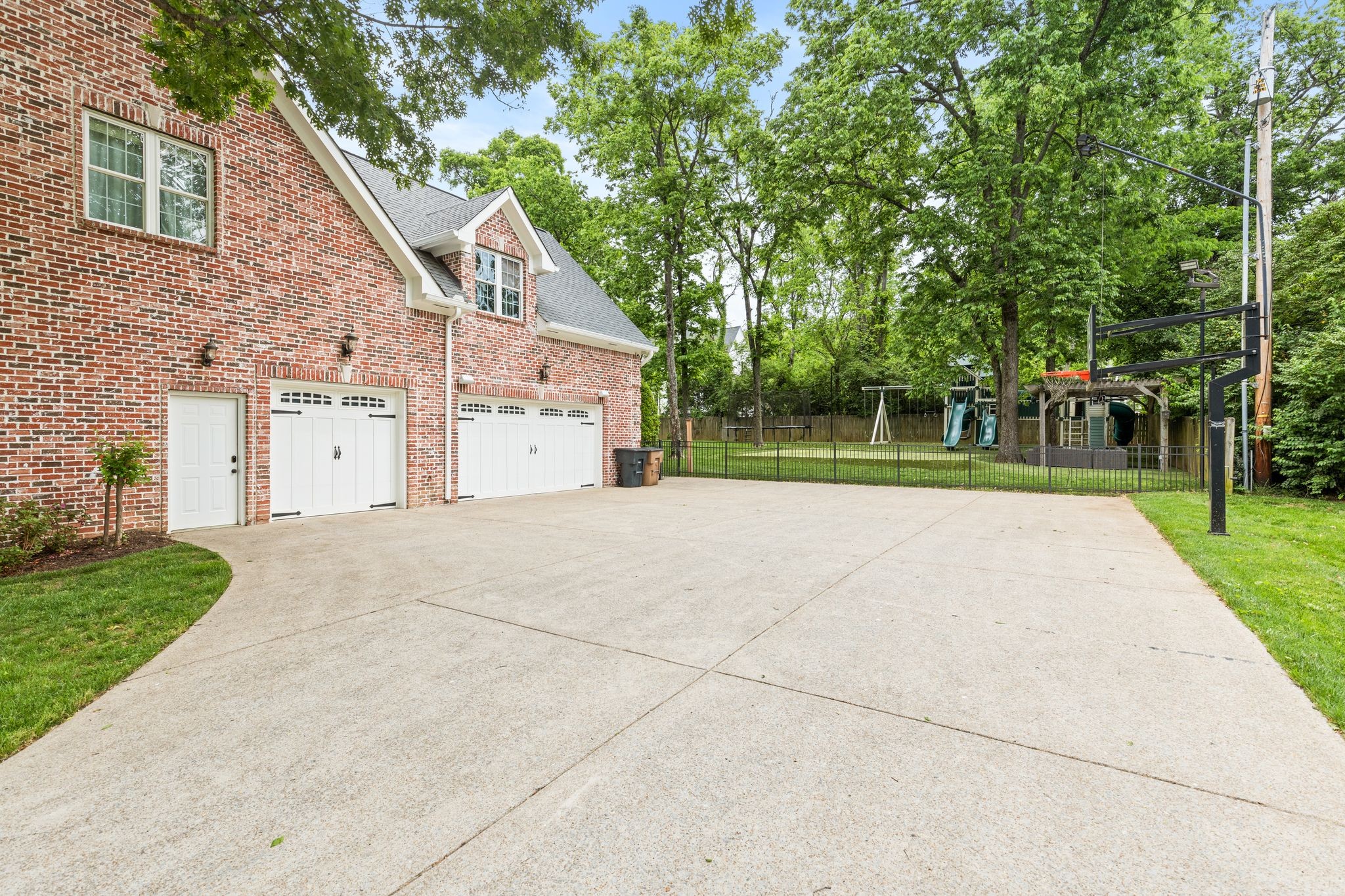 4518 Carlton Dr