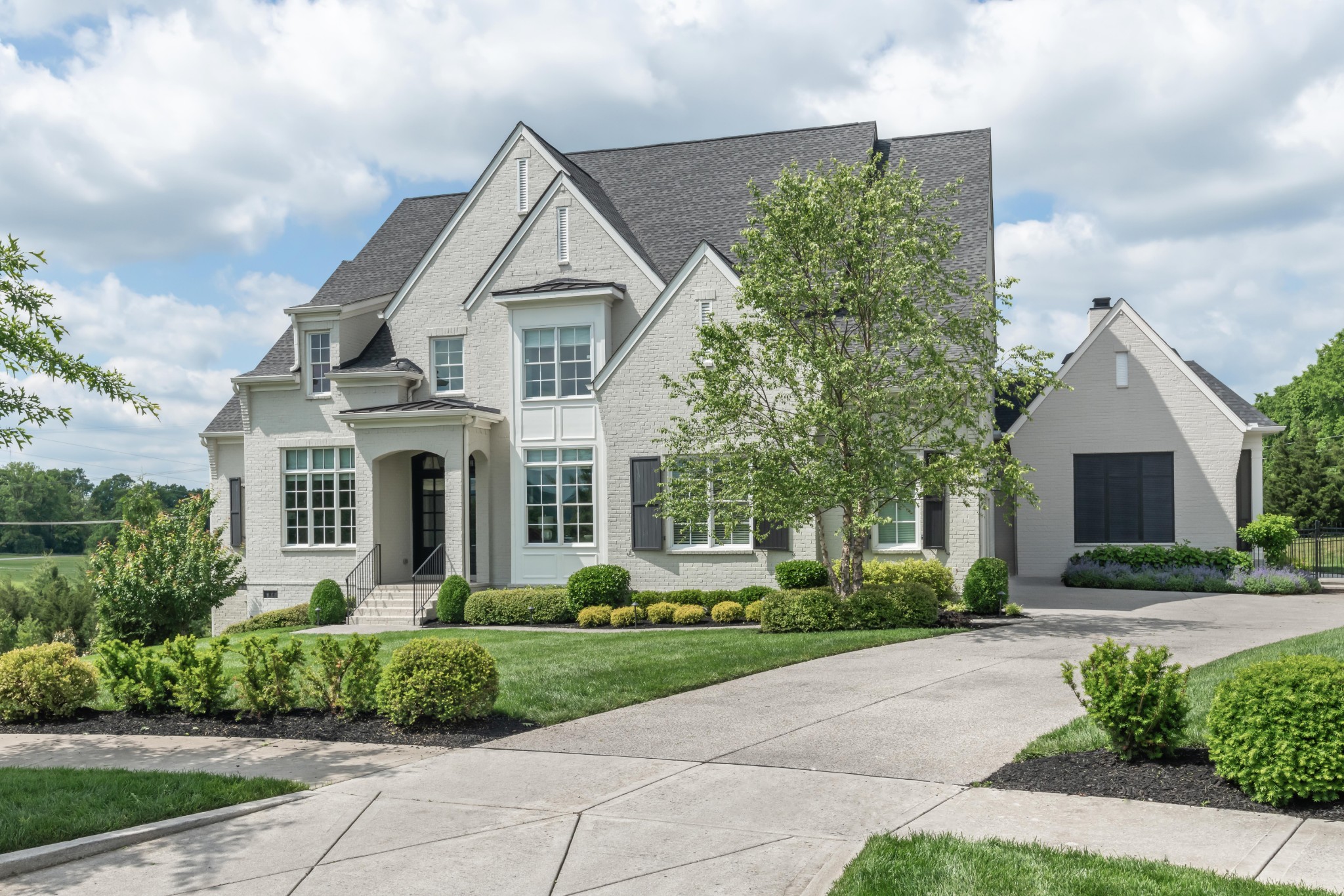 1401 Newhaven Dr