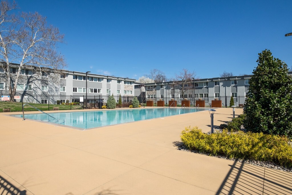 1900 Richard Jones Rd Unit: Y2