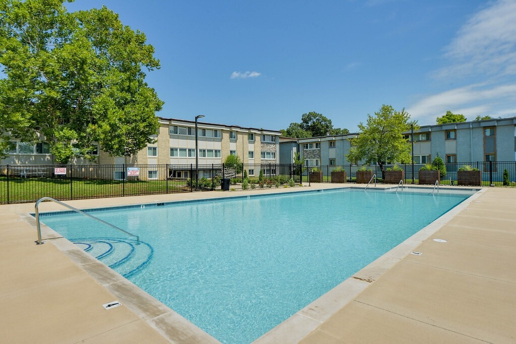 1900 Richard Jones Rd Unit: Y2
