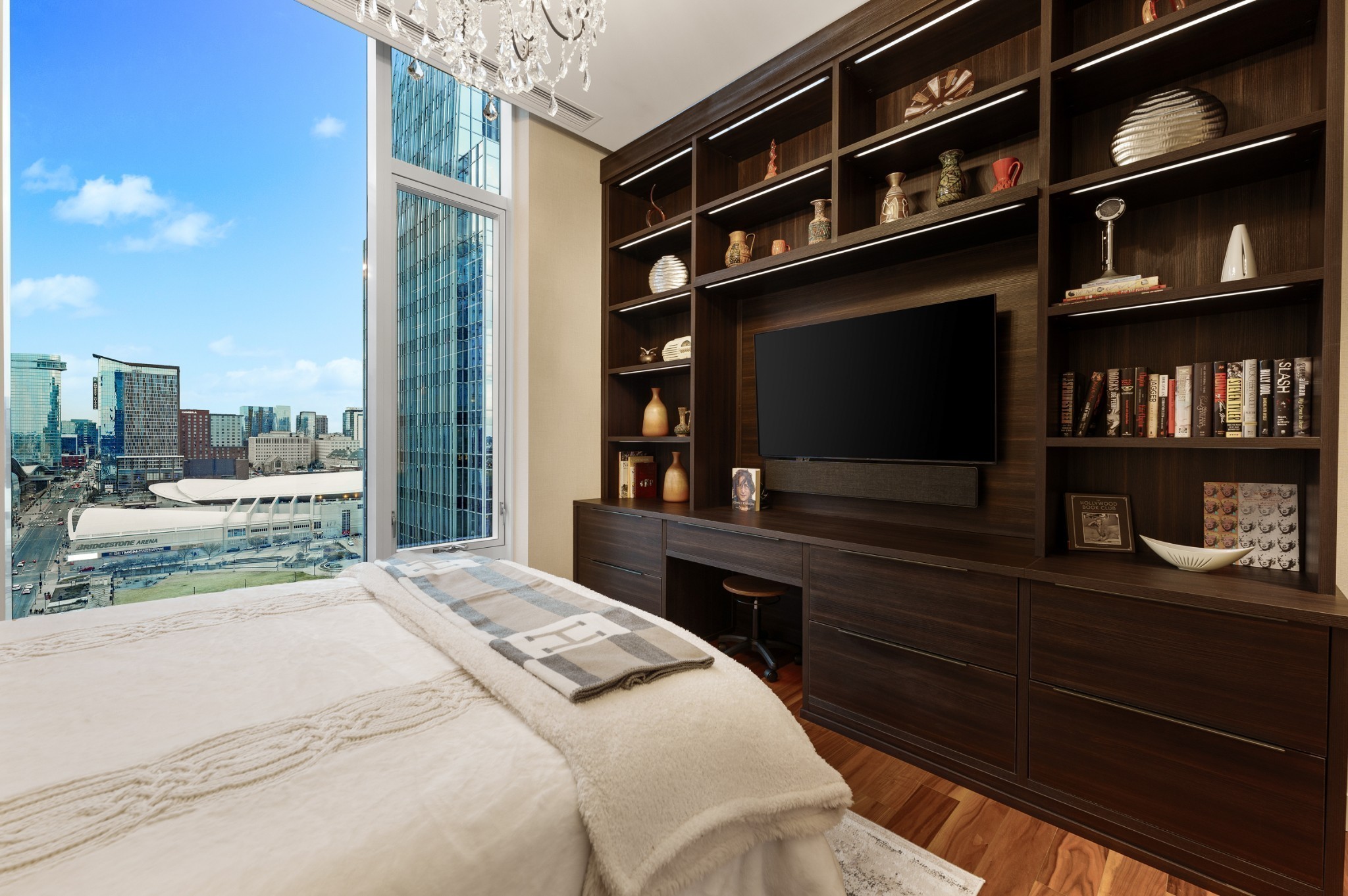 160 2nd Ave, S Unit: 1501