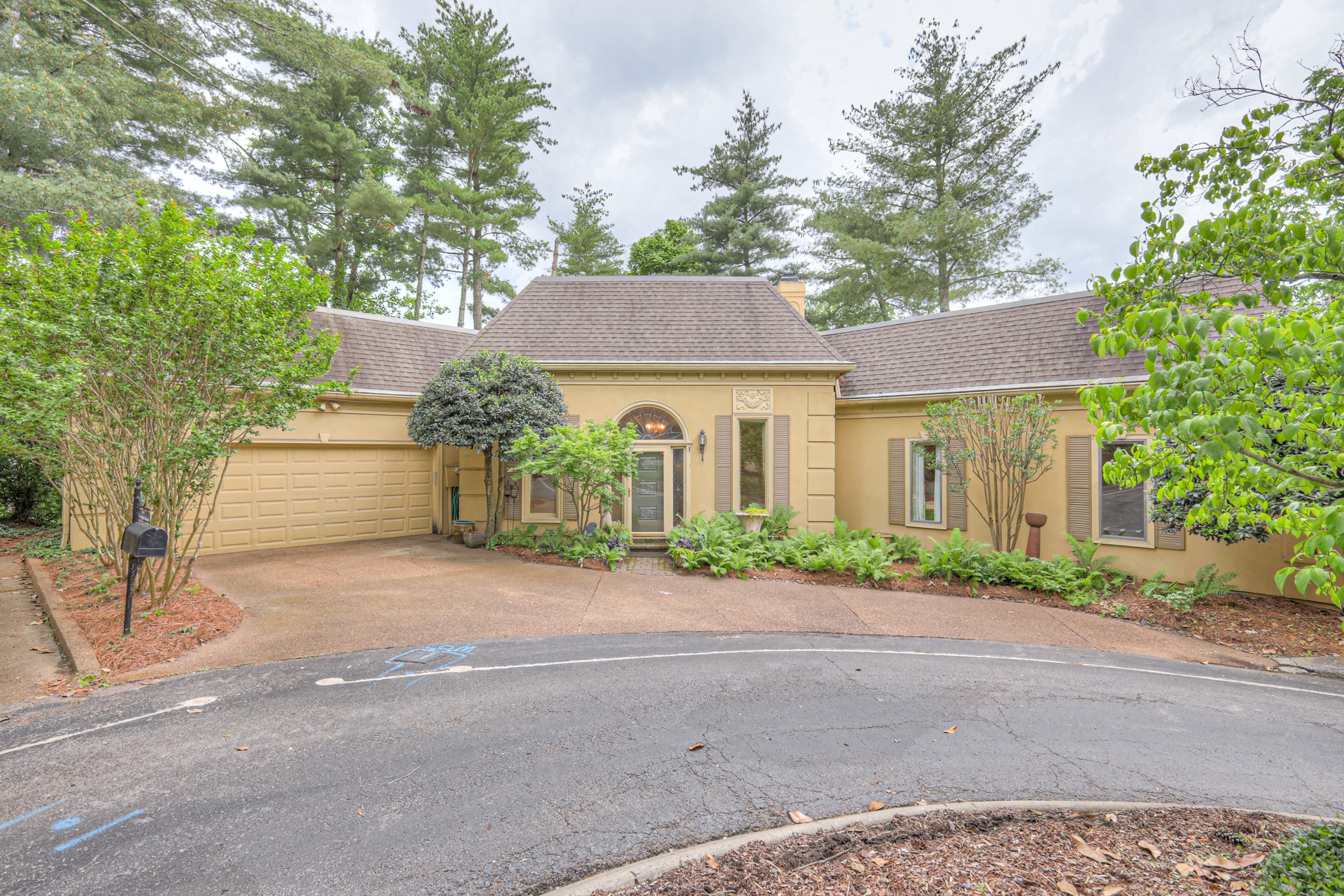 105 Burlington Ct